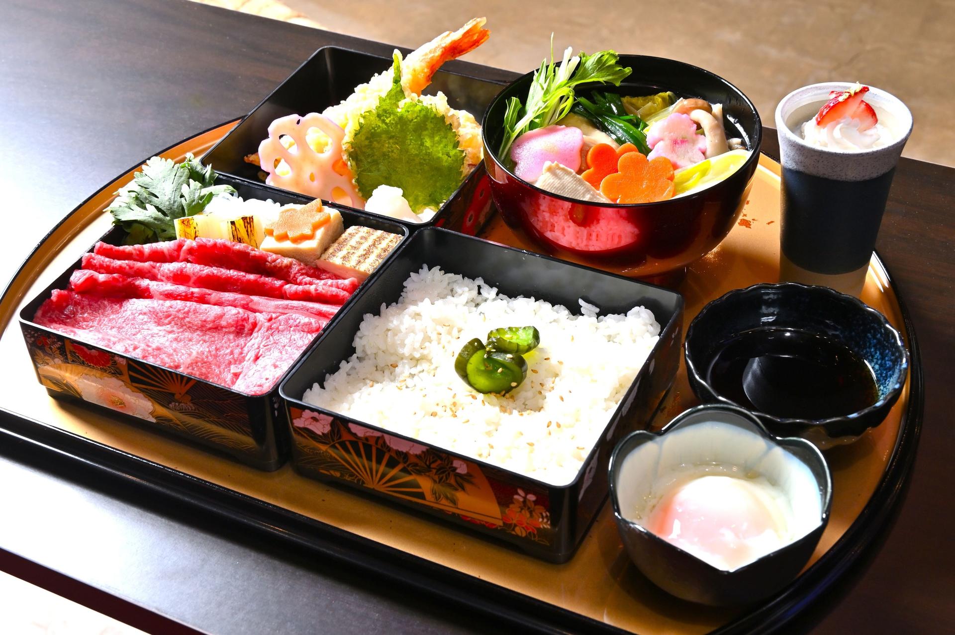 Asakusa Sumo Club ANNEX: Sumo Show with Deluxe Japanese Cuisine - Thumbnail 9