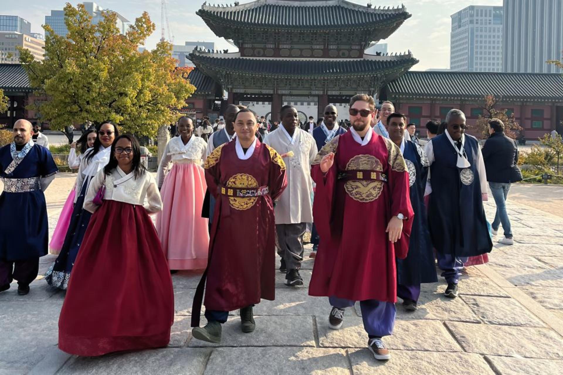 Seoul Gyeongbokgung & Bukchon Hanok Village Half-Day Small Group Tour - Image 1