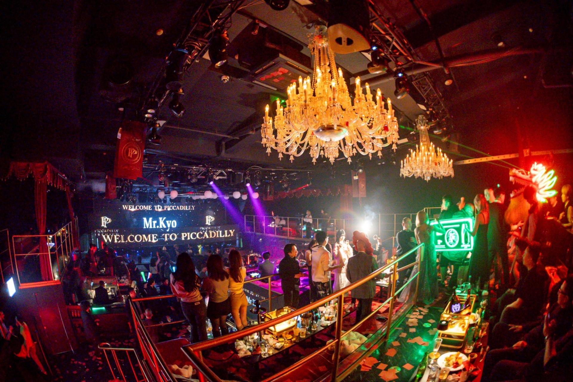 Umeda Osaka | PICCADILLY Live Show & Nightclub Ticket | Shisha & Karaoke - Thumbnail 7