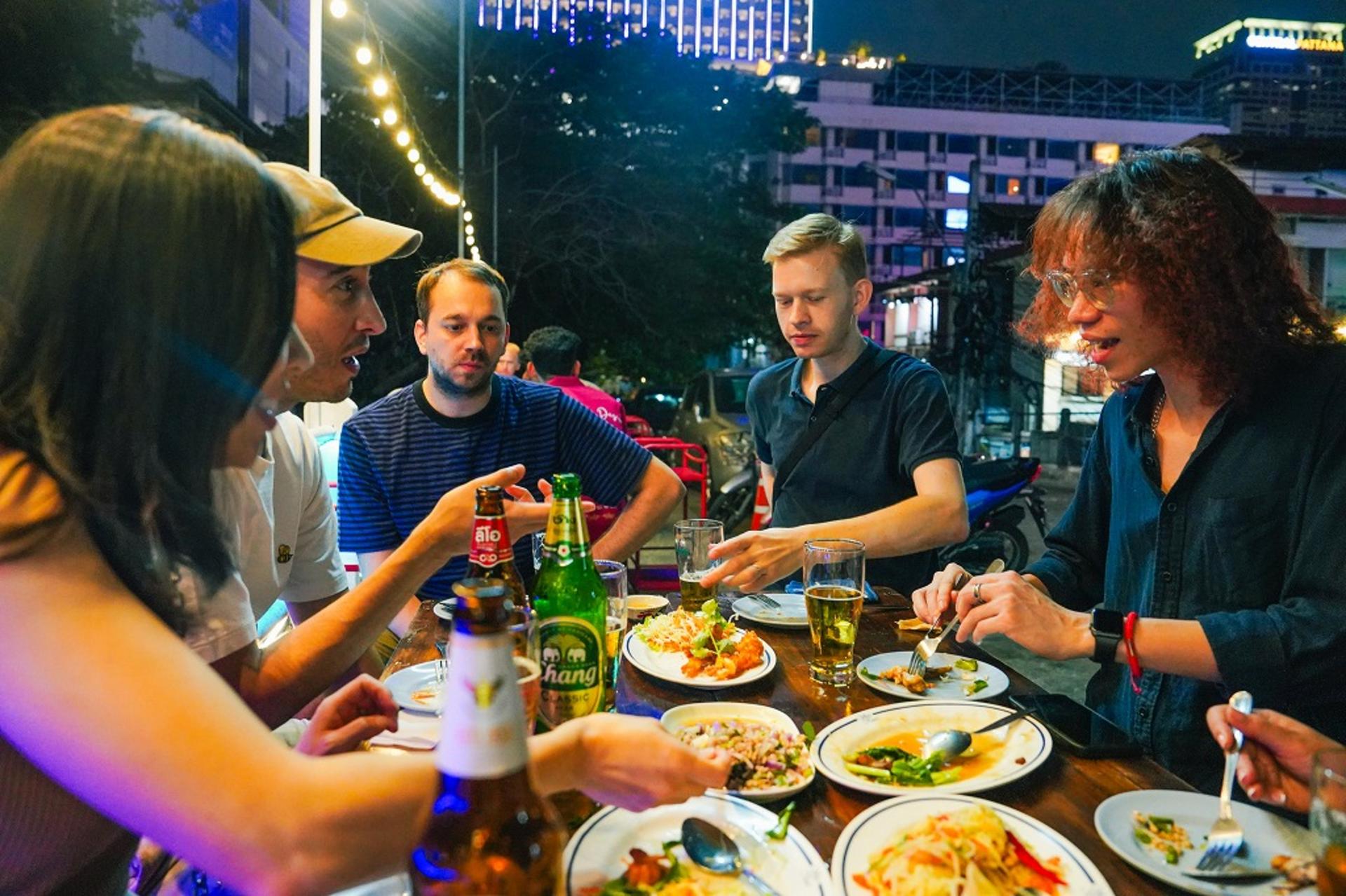 Bangkok Tuk Tuk Night Tour with food & drinks in Siam & Silom - Thumbnail 5