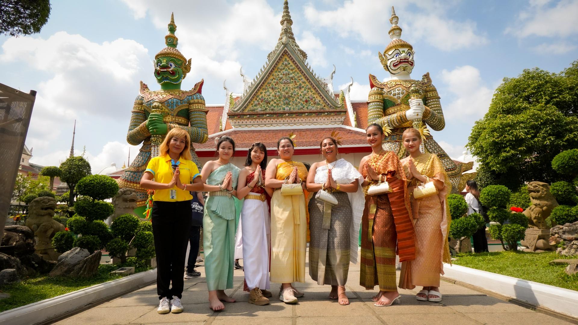 (Free eSIM)Thai Costume Photo Tour- Wat Arun in Bangkok(MyProGuide) - Thumbnail 8