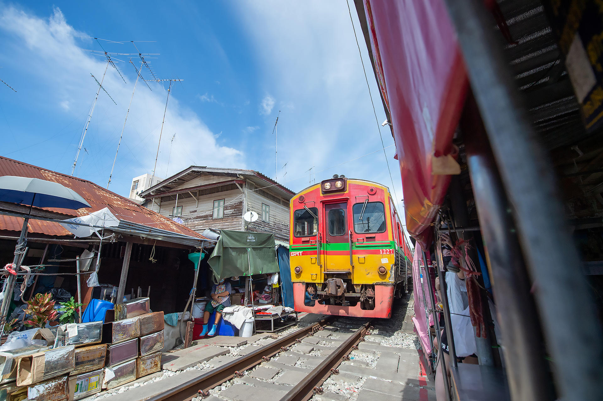 Bangkok Floating Markets Day Tour from Siam Paragon by TTD - Thumbnail 5