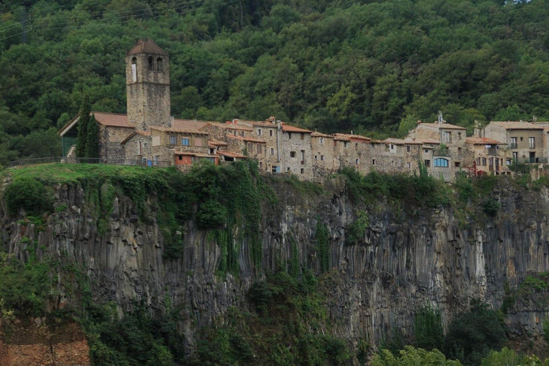 Besalu and Medieval Towns Day Tour from Barcelona - Thumbnail 2