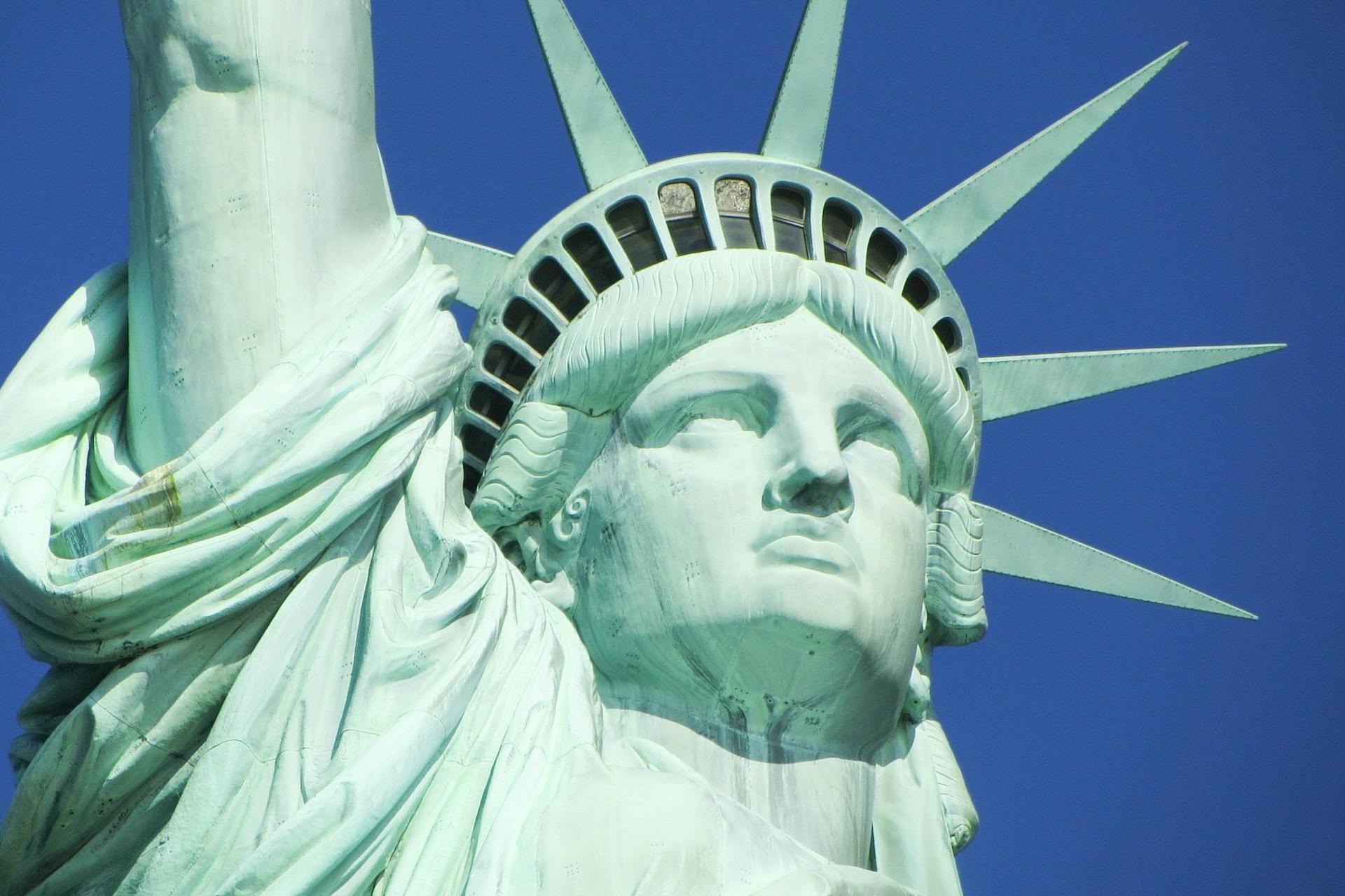 Statue of Liberty and Ellis Island Priority Boarding Tour  - Thumbnail 2