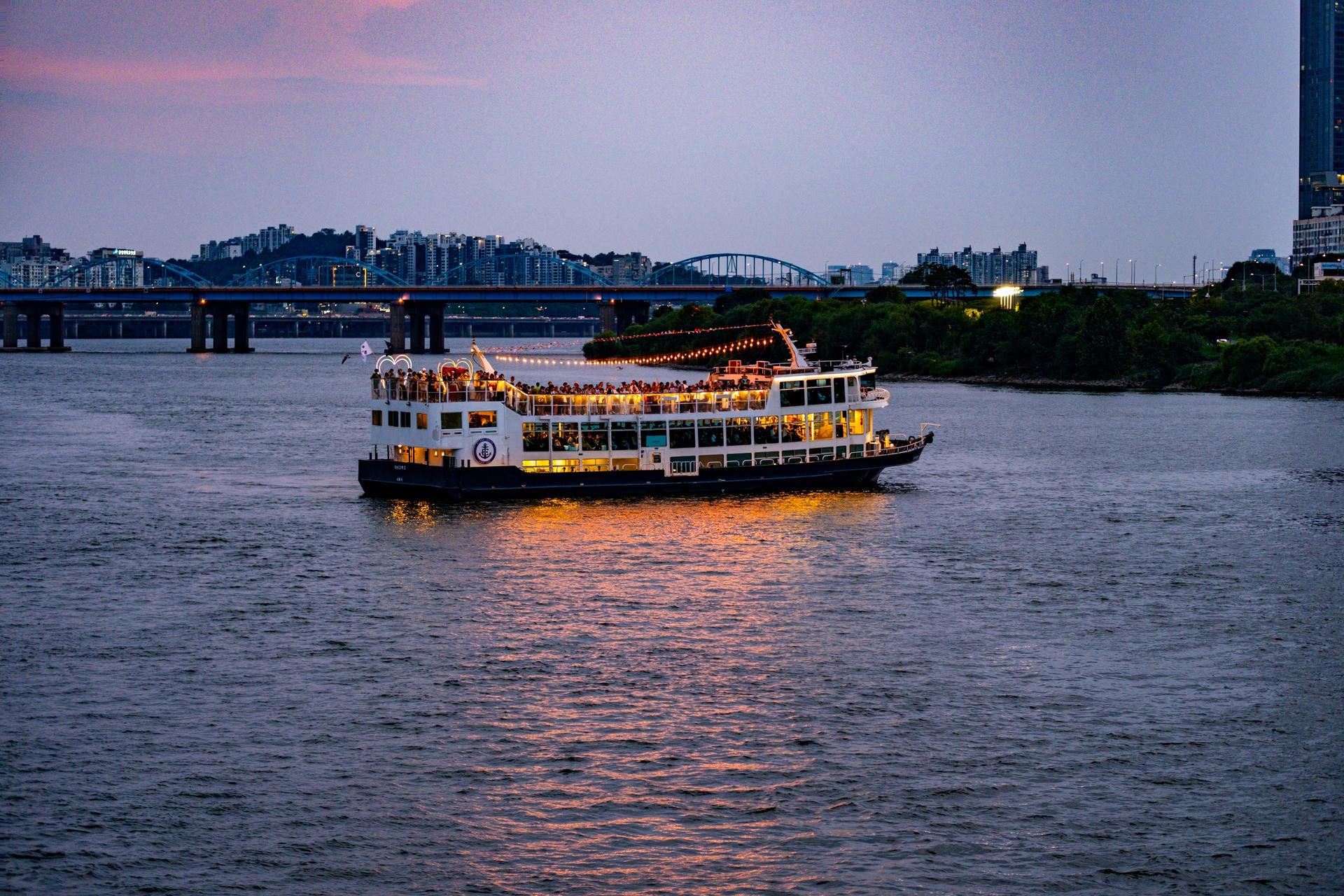 Seoul Yeouido Eland Dinner Cruise - Thumbnail 10
