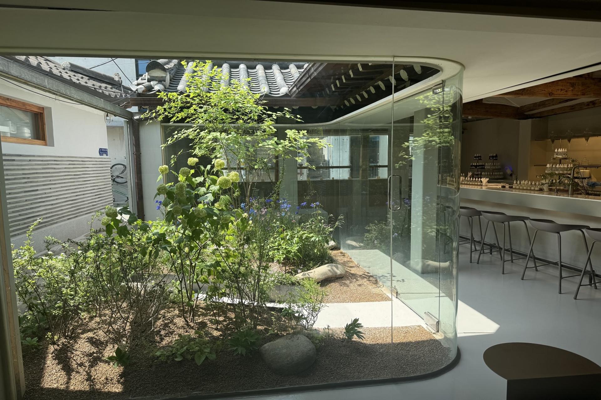 Perfume & Memories: Create Your Own Scent in a Traditional Hanok - Image 1