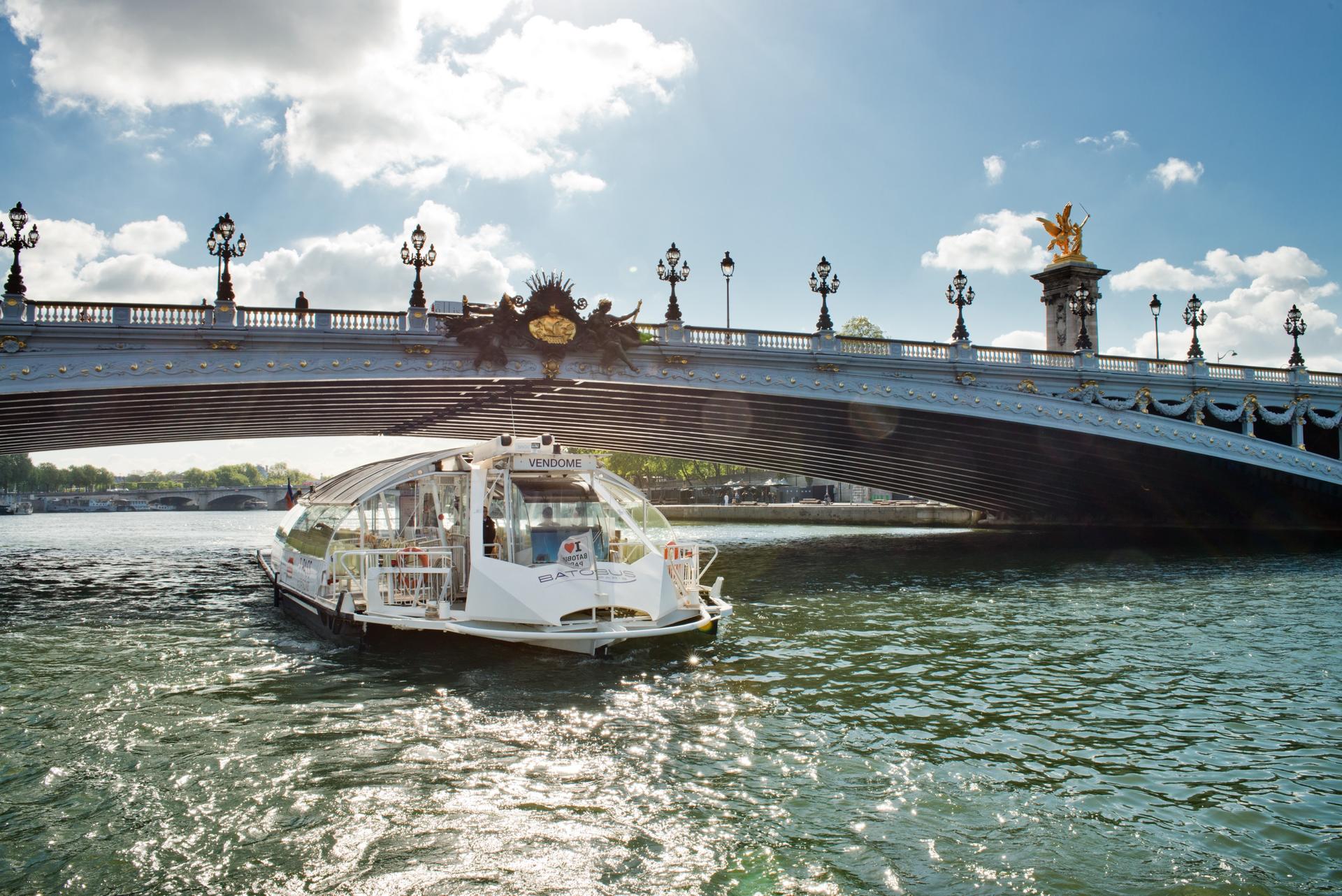 Batobus Seine River Hop-On Hop-Off Boat Tour - Thumbnail 14