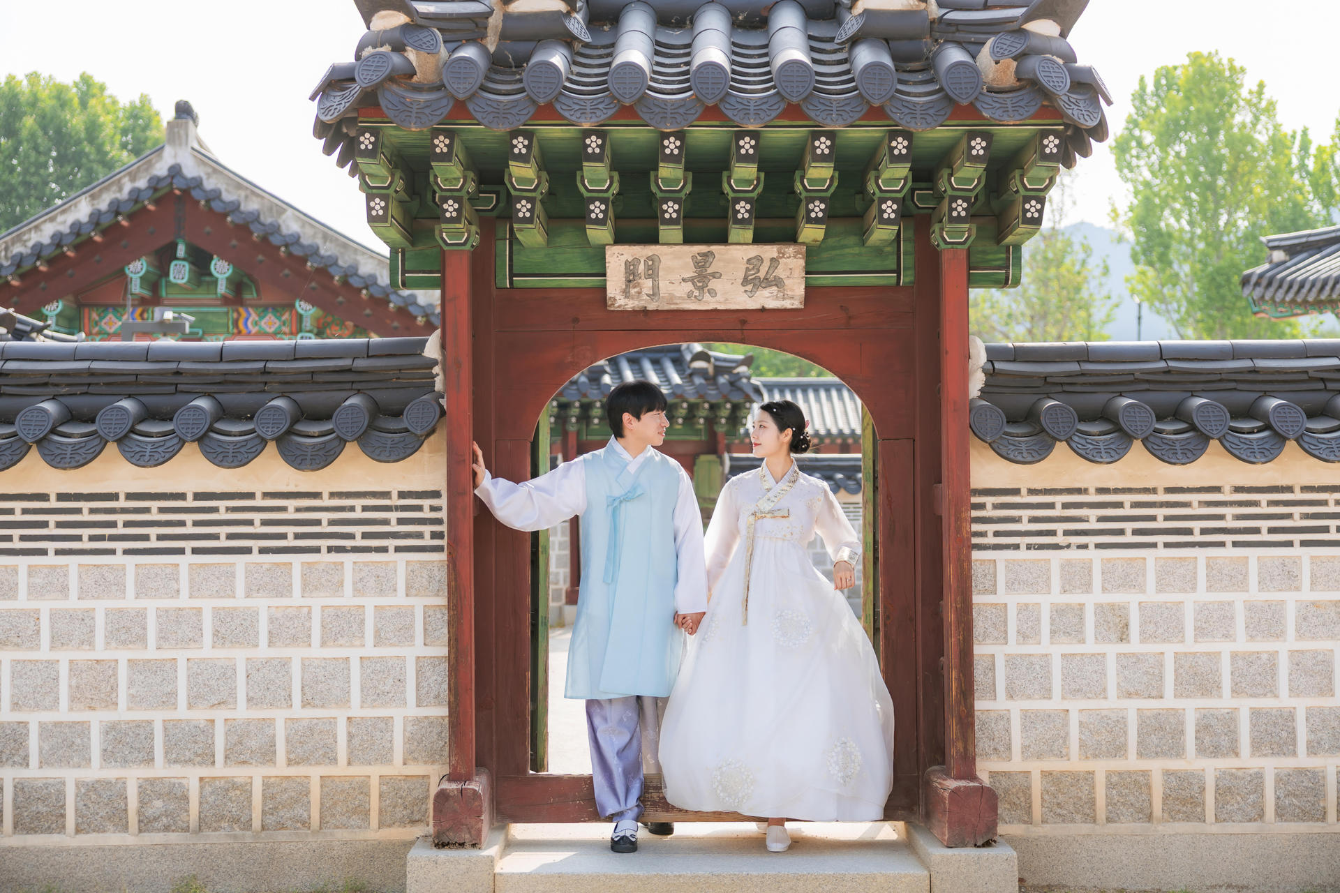Gyeongbokgung Hanbok & Hairstyling Experience - Thumbnail 35