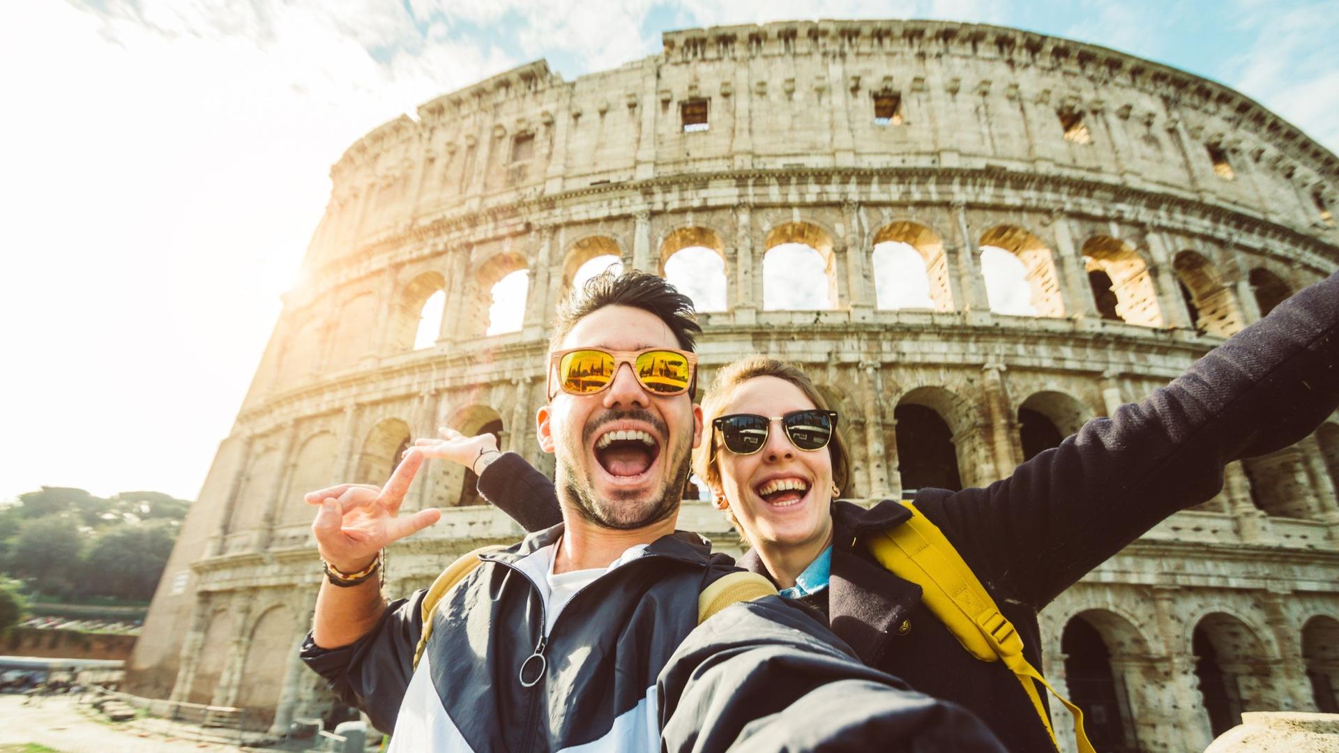 Rome essential city bundle: Colosseum, Palentine Hill, Roman Forum & Rome Hop-On Hop-Off Bus - Thumbnail 2