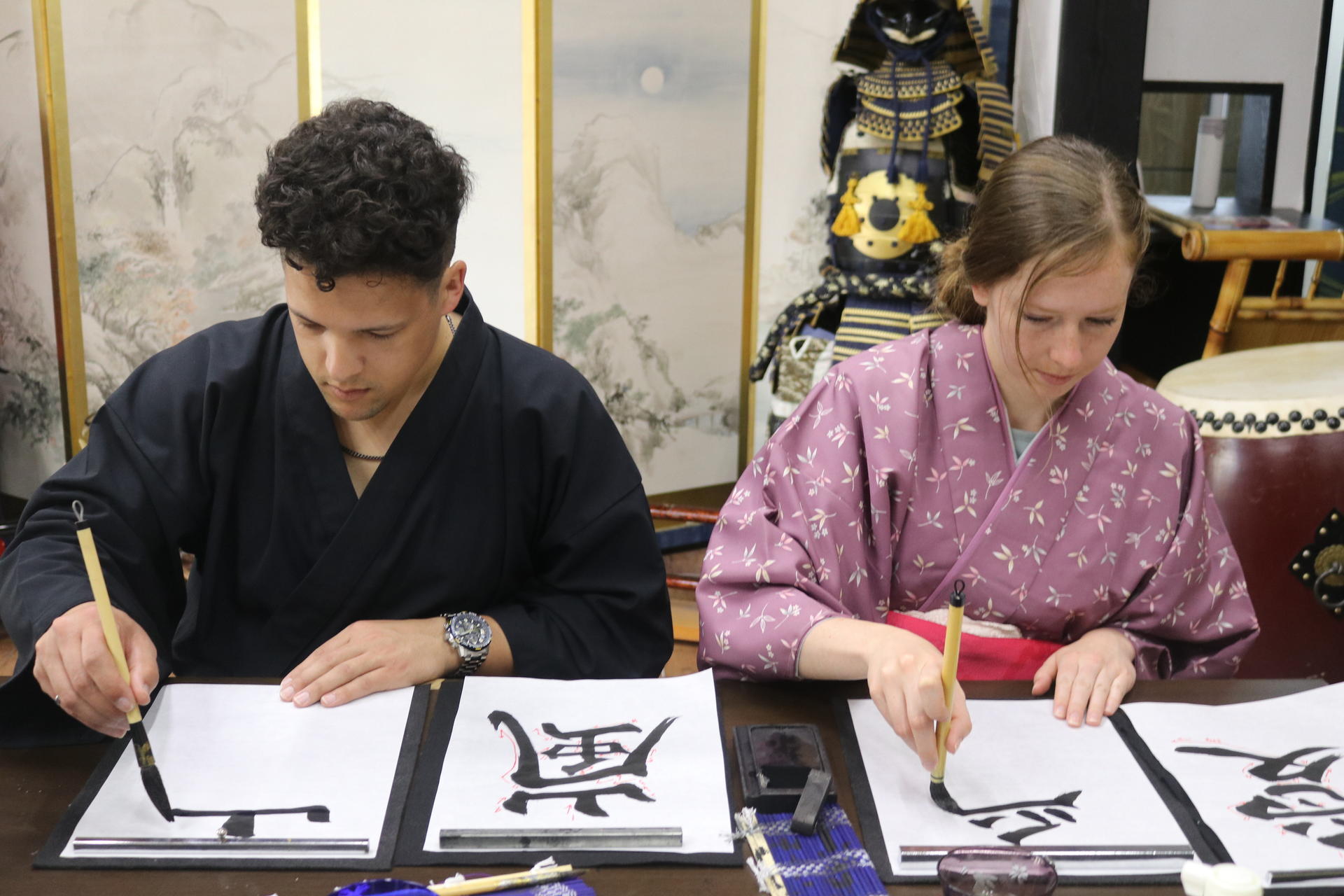Learn Japanese calligraphy and Zen while wearing a kimono - Thumbnail 19