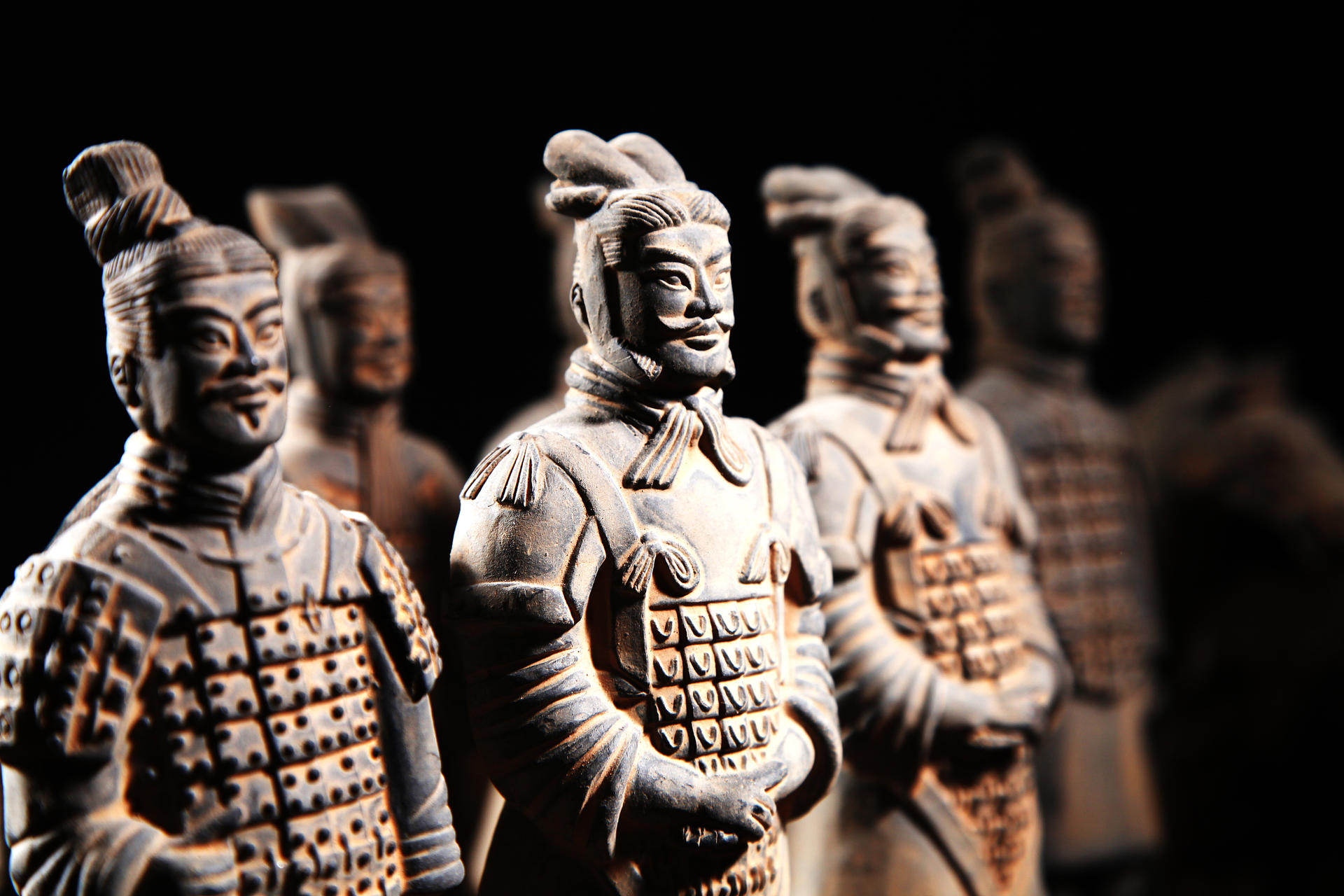 Xi'an Terracotta Army of Emperor Qinshihuang + Lishan Garden + Authentic Biang Biang Noodles 1-Day Tour (Small Group of 15) - Thumbnail 2