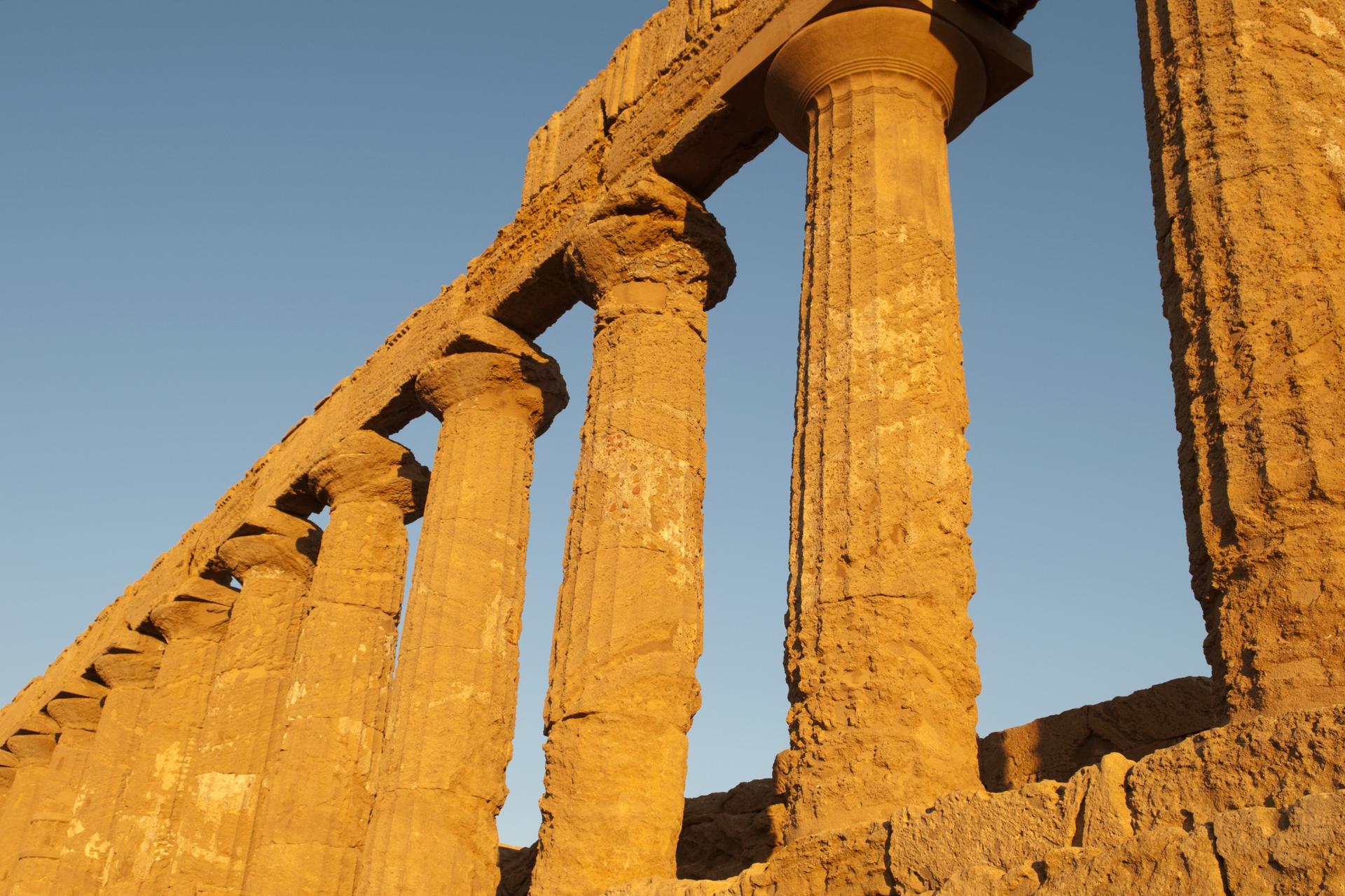 Valley of Temples sunset tour with skip the line ticket in Agrigento - Thumbnail 3