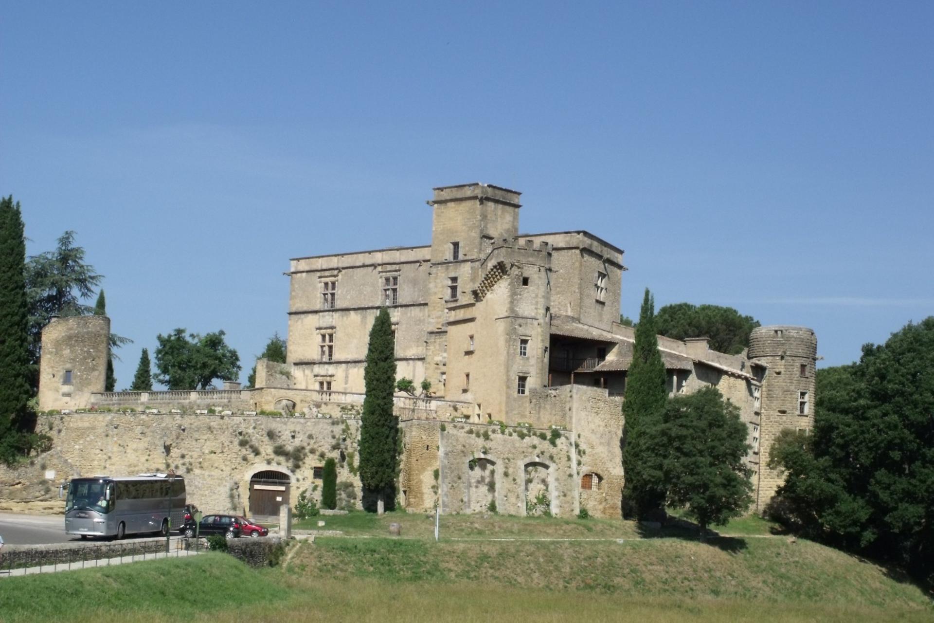 Hilltop Villages in Luberon from Aix-en-Provence - Thumbnail 2