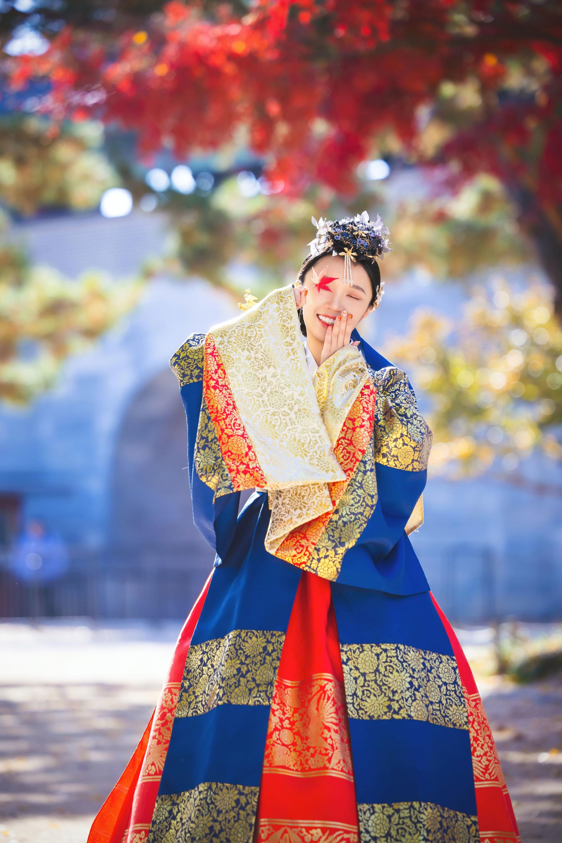 Hanbok Experience with Photographer at Gyeongbokgung - Image 1