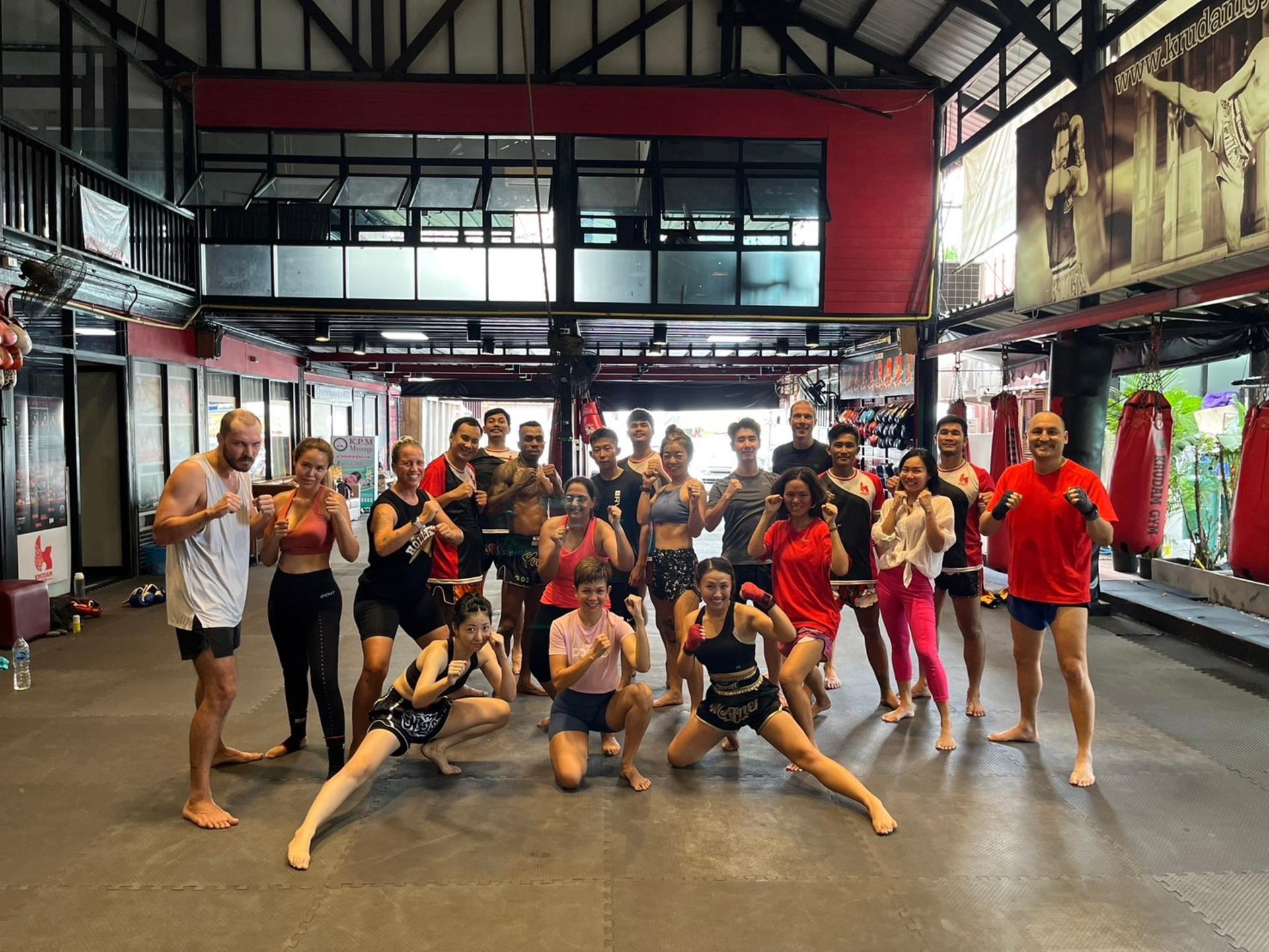 Kru Dam Muay Thai (Thai Boxing) Class Sukhumvit 36 Bangkok - Thumbnail 9