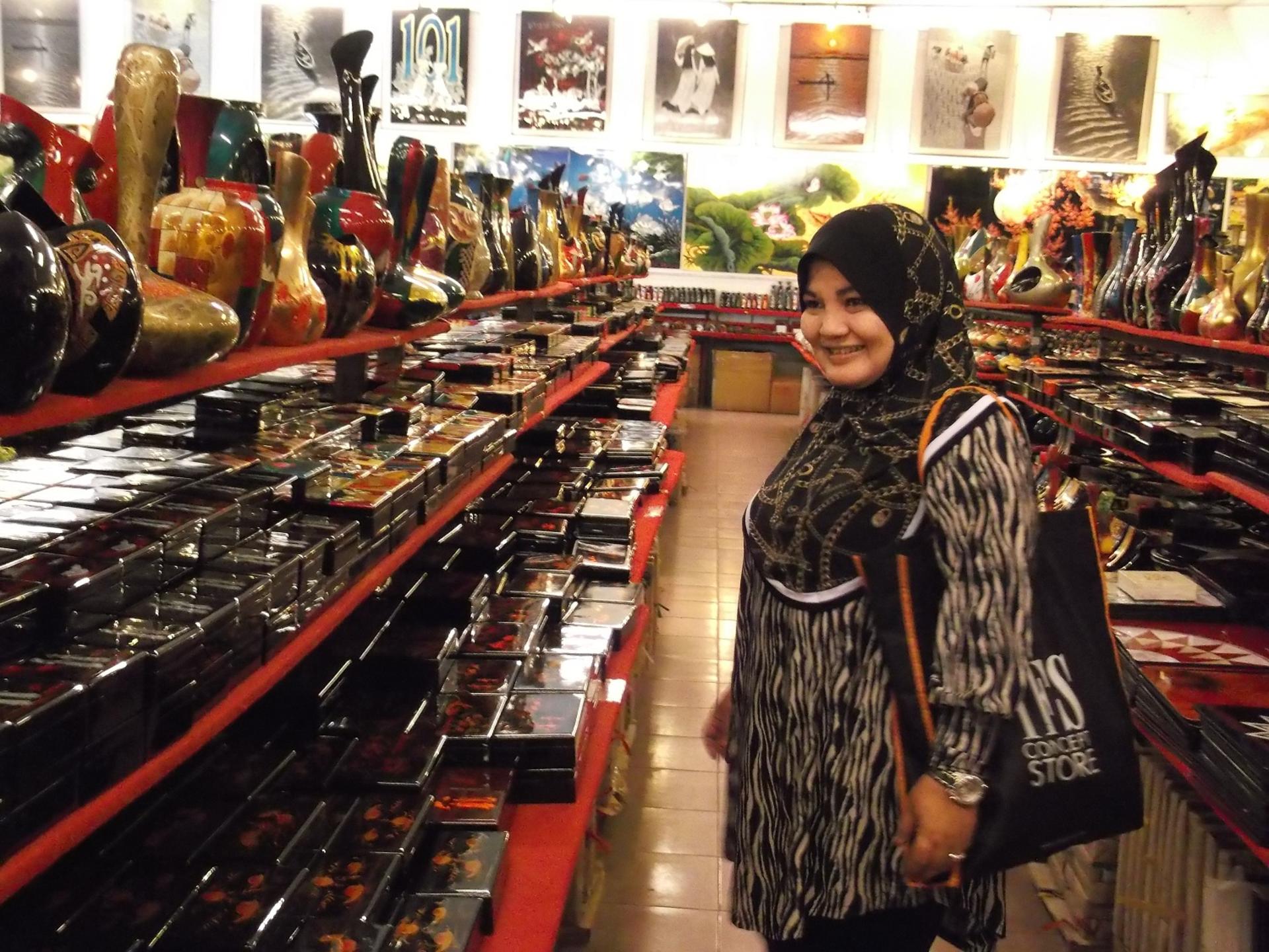 [Muslim Friendly] Cu Chi Tunnels & Wholes Sales Shopping Day Tour - Thumbnail 5