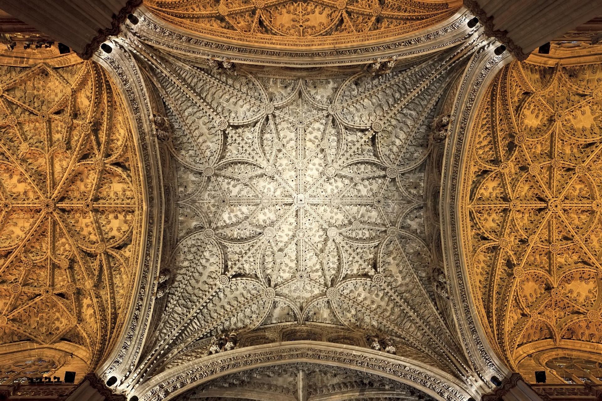 Alcazar, Cathedral and Giralda Tour in Seville - Thumbnail 2