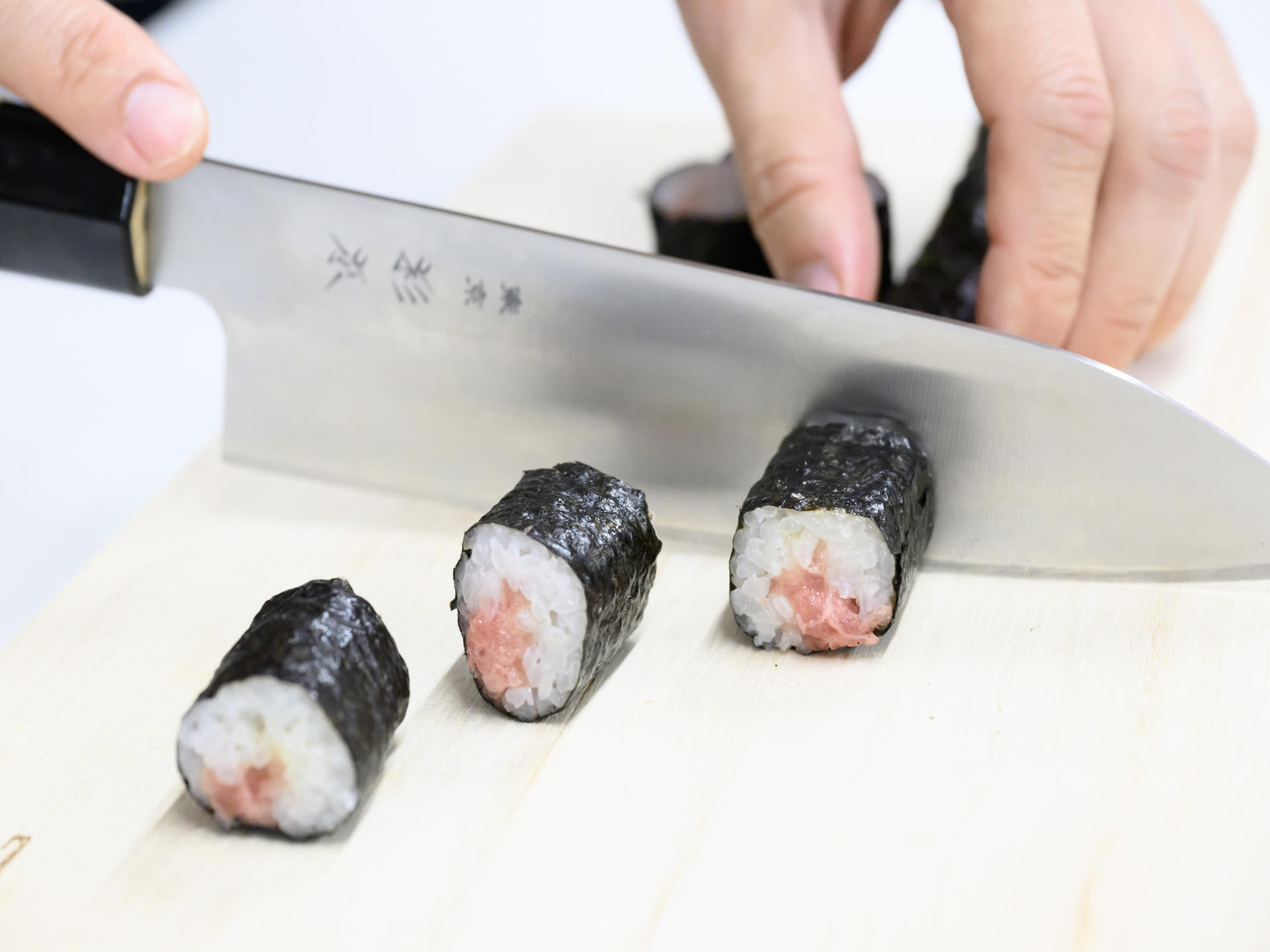 1-Hour Sushi Bento Making in Tsukiji Fish Market - Thumbnail 7