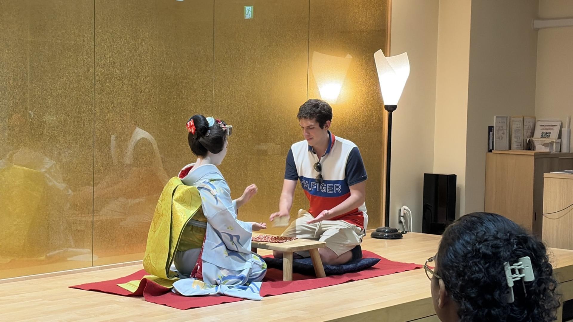 1-Hour Geisha/Maiko Show in Kyoto - Thumbnail 12
