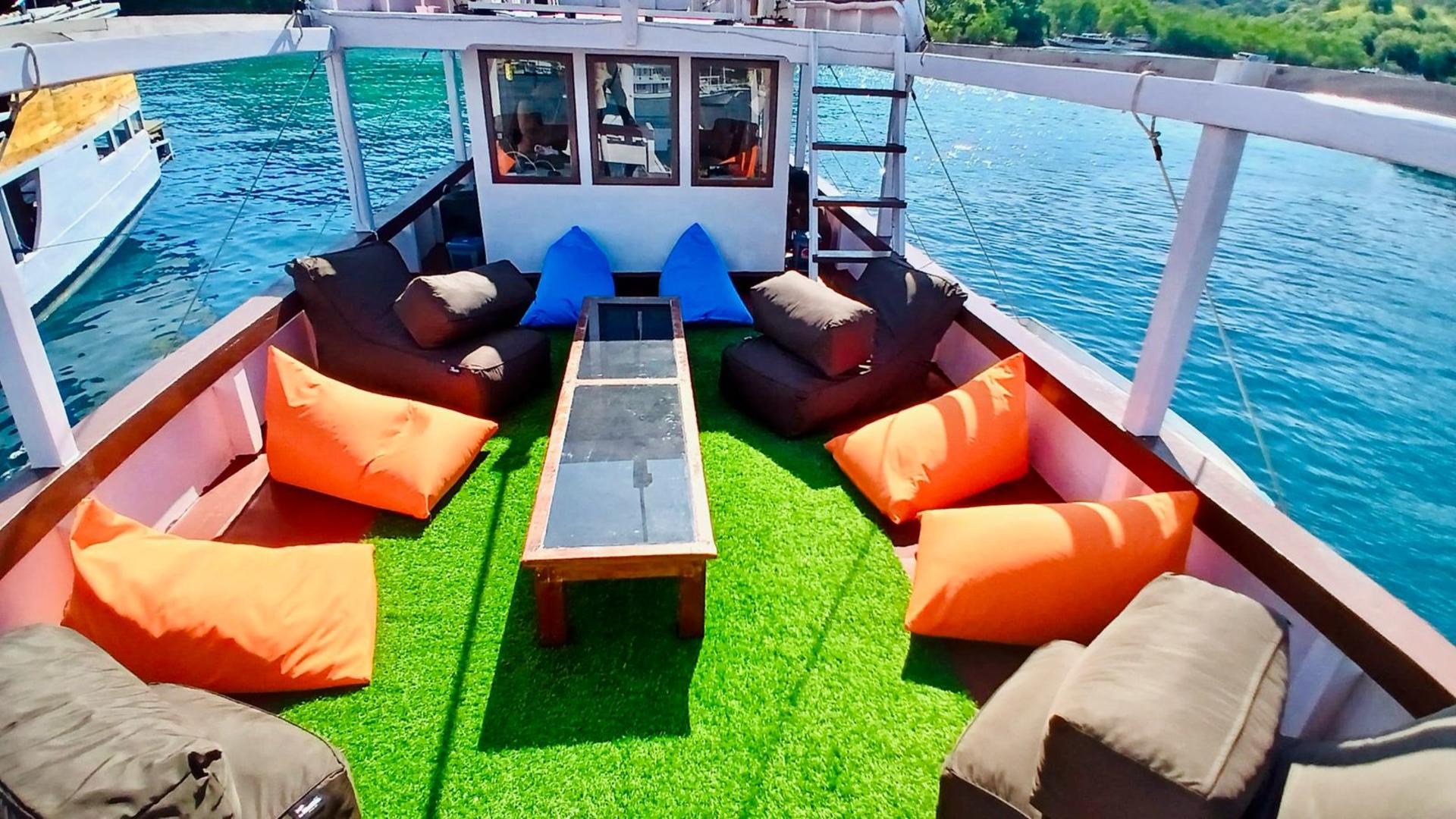 [Deluxe Phinisi] 3D2N King Cirox Phinisi Liveaboard from Labuan Bajo - Thumbnail 2