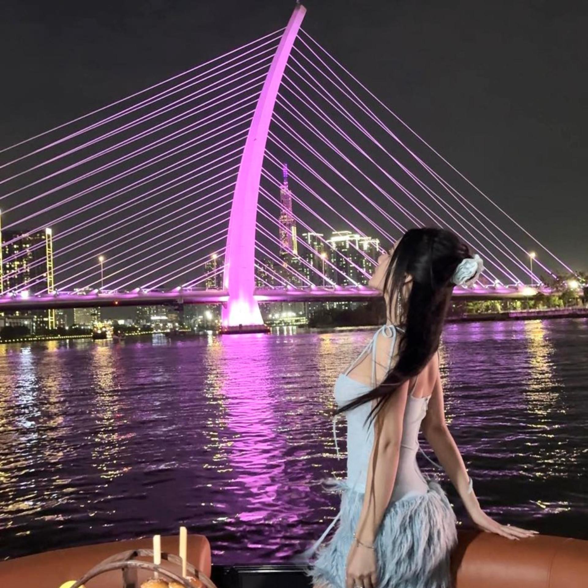 Dinner Experience on Lively Saigon River Luxury Mini Cruise - Thumbnail 4