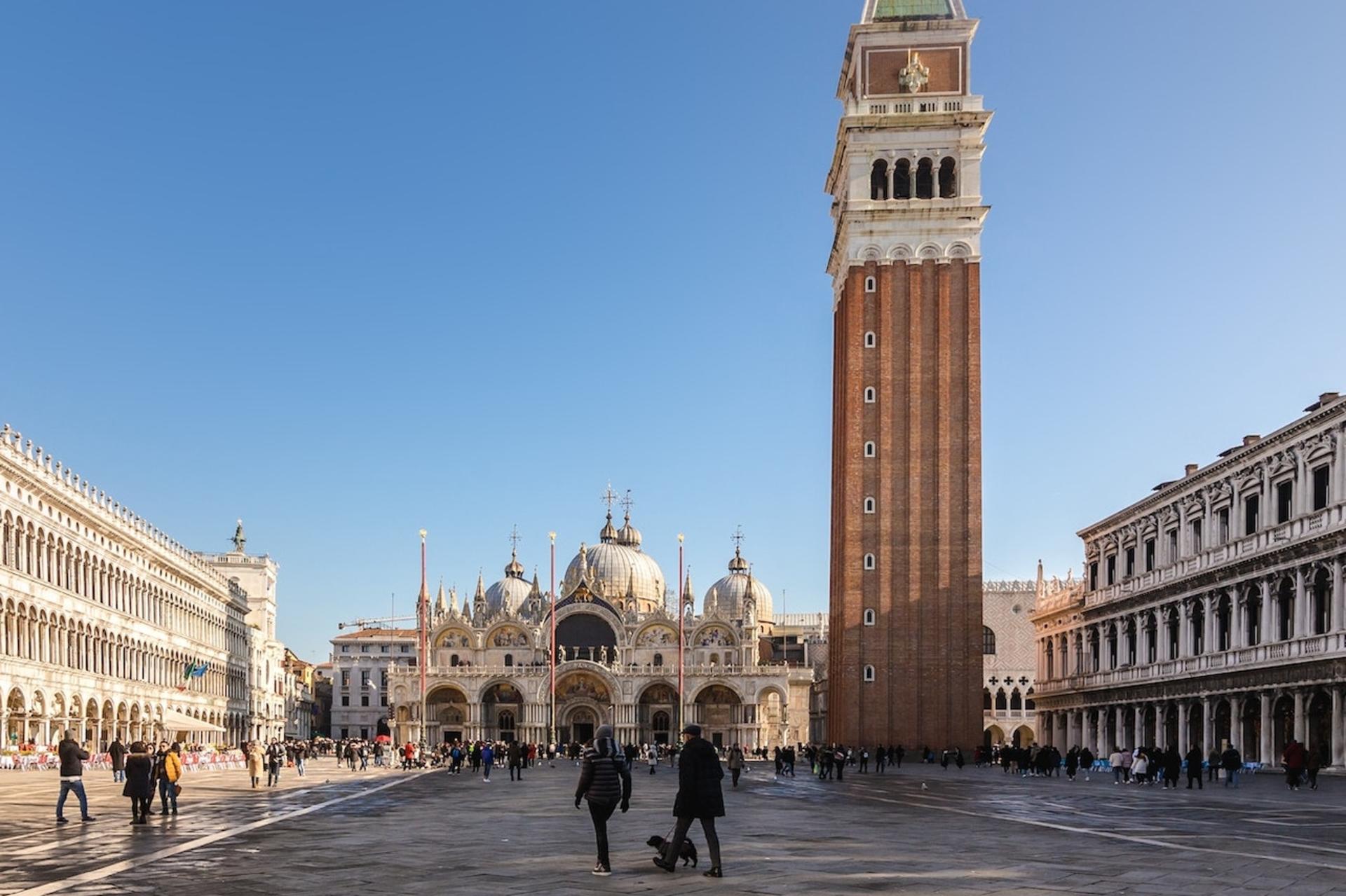 Venice Secrets Walking Tour and Shared Gondola Ride - Thumbnail 2