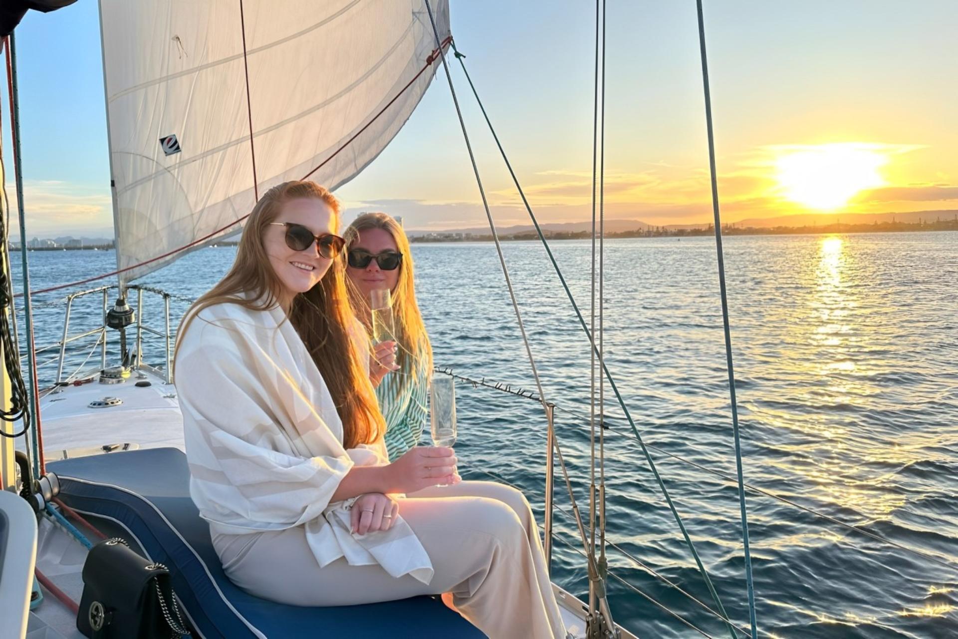 2-Hour Sailing Cruise Small Group with Refreshments in Gold Coast - Image 1