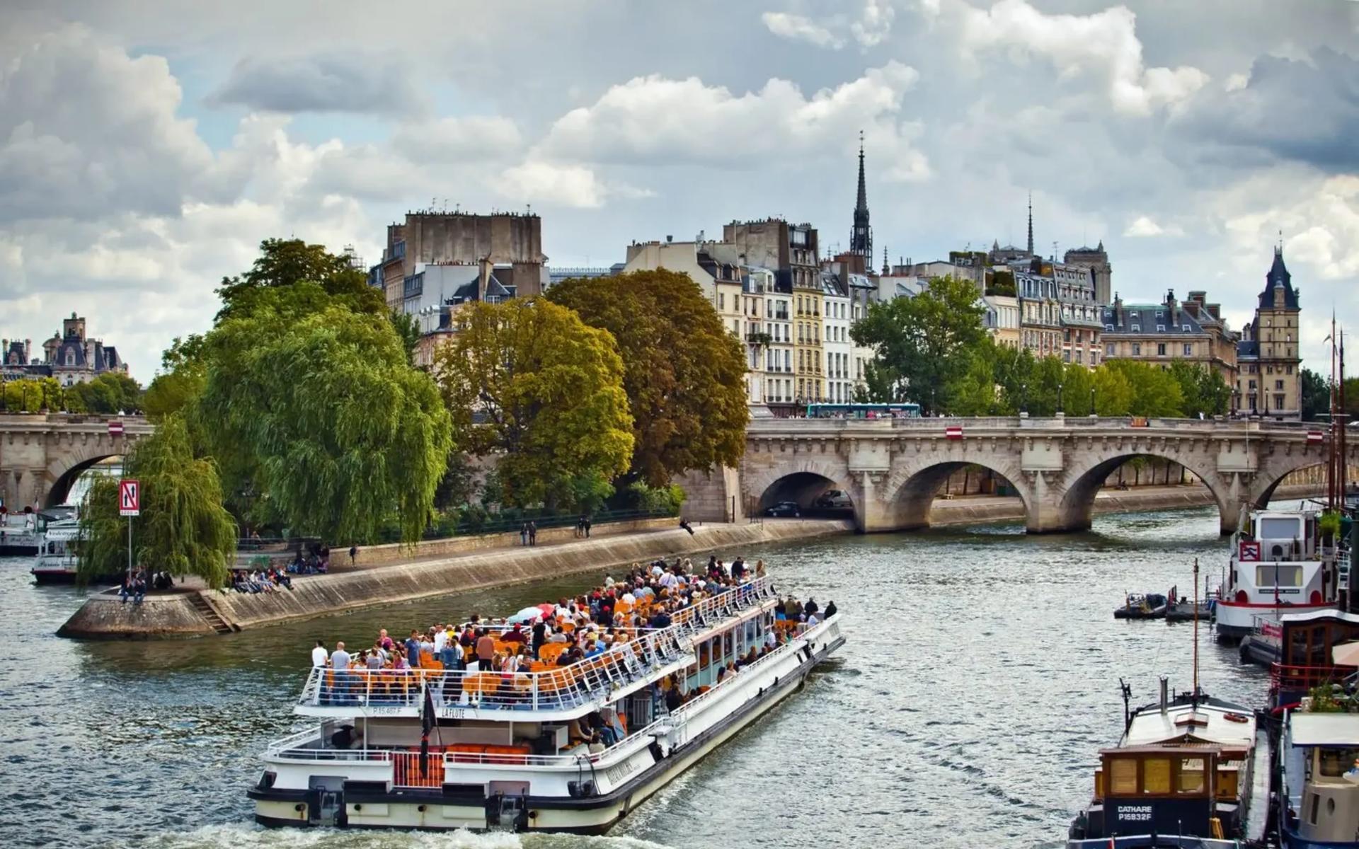 Montmartrain and Seine River Cruise Tour - Thumbnail 6