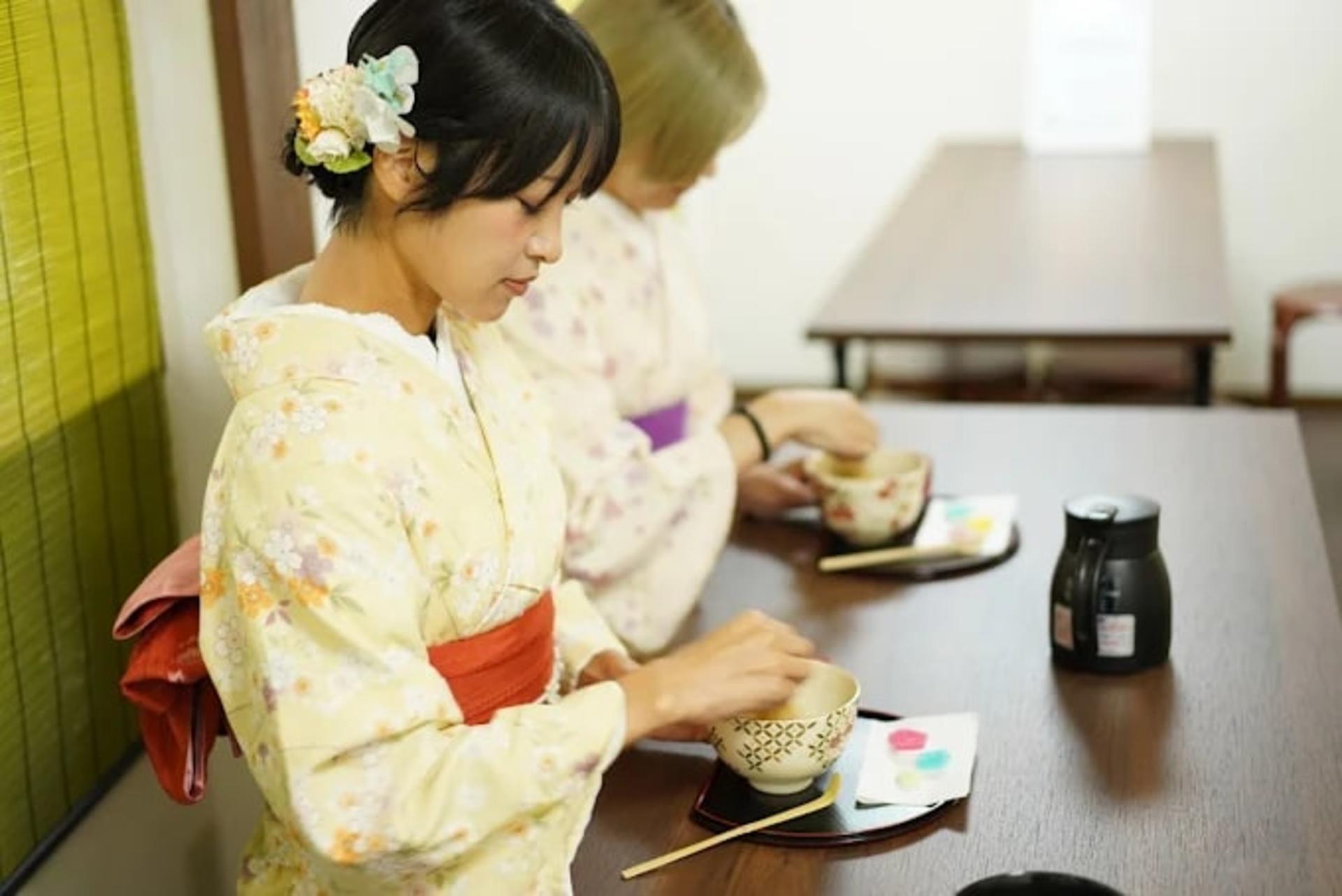 Kyoto Aiwafuku Fushimi Inari Store: Explore the Senbon Torii, Kimono Rental + Japanese-style Hair Set with Makeup and Photo Shoot available as optional extras (Aiwafuku Fushimi Inari Store) - Thumbnail 10