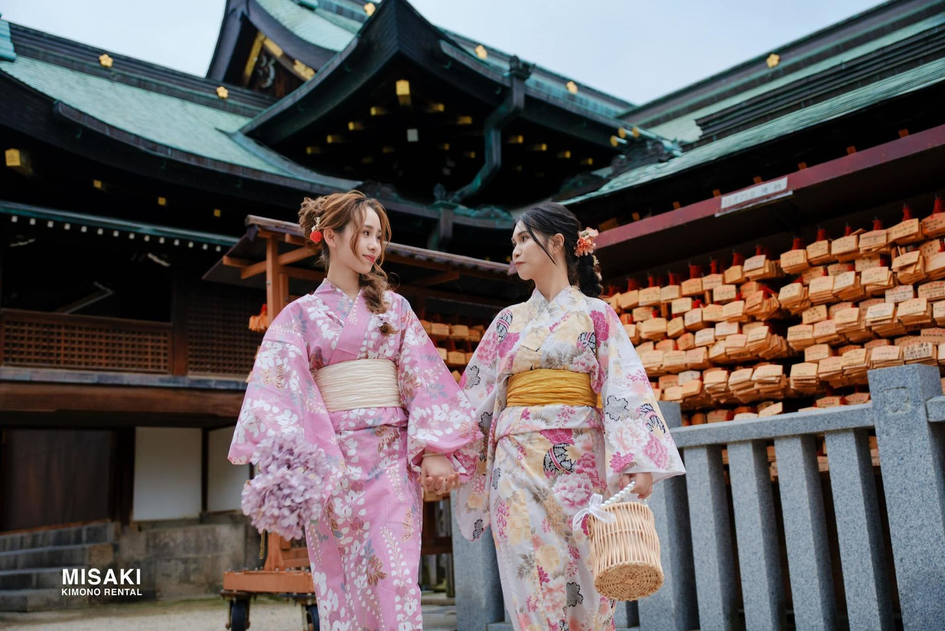 Kimono & Yukata Rental and Photo Shoot (Kyoto, Gion-Shijo, Yasaka Shrine) - Kimono Rental Misaki - Thumbnail 7