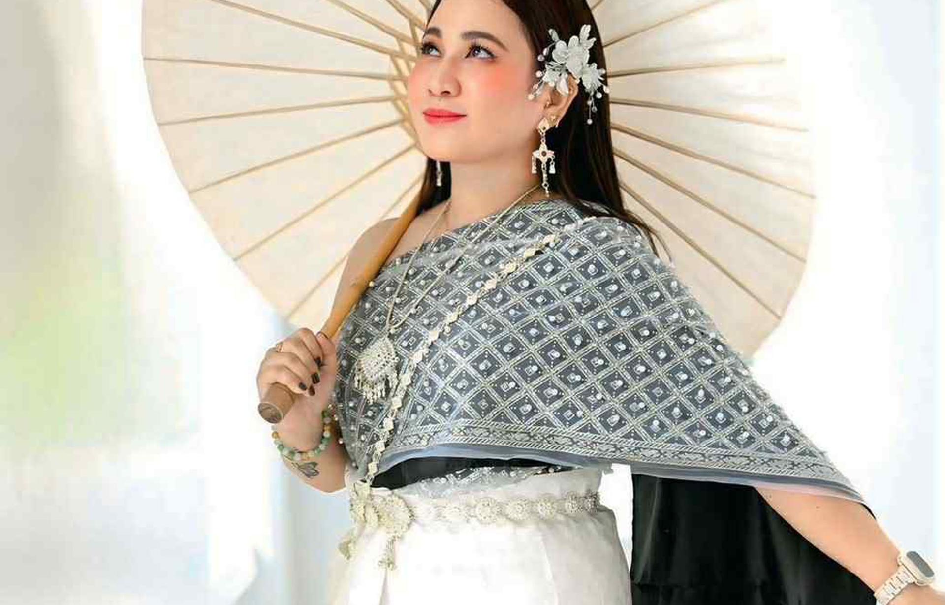 Full Set Thai Costume Rental in Bangkok + Hairdo & Makeup - Thumbnail 9