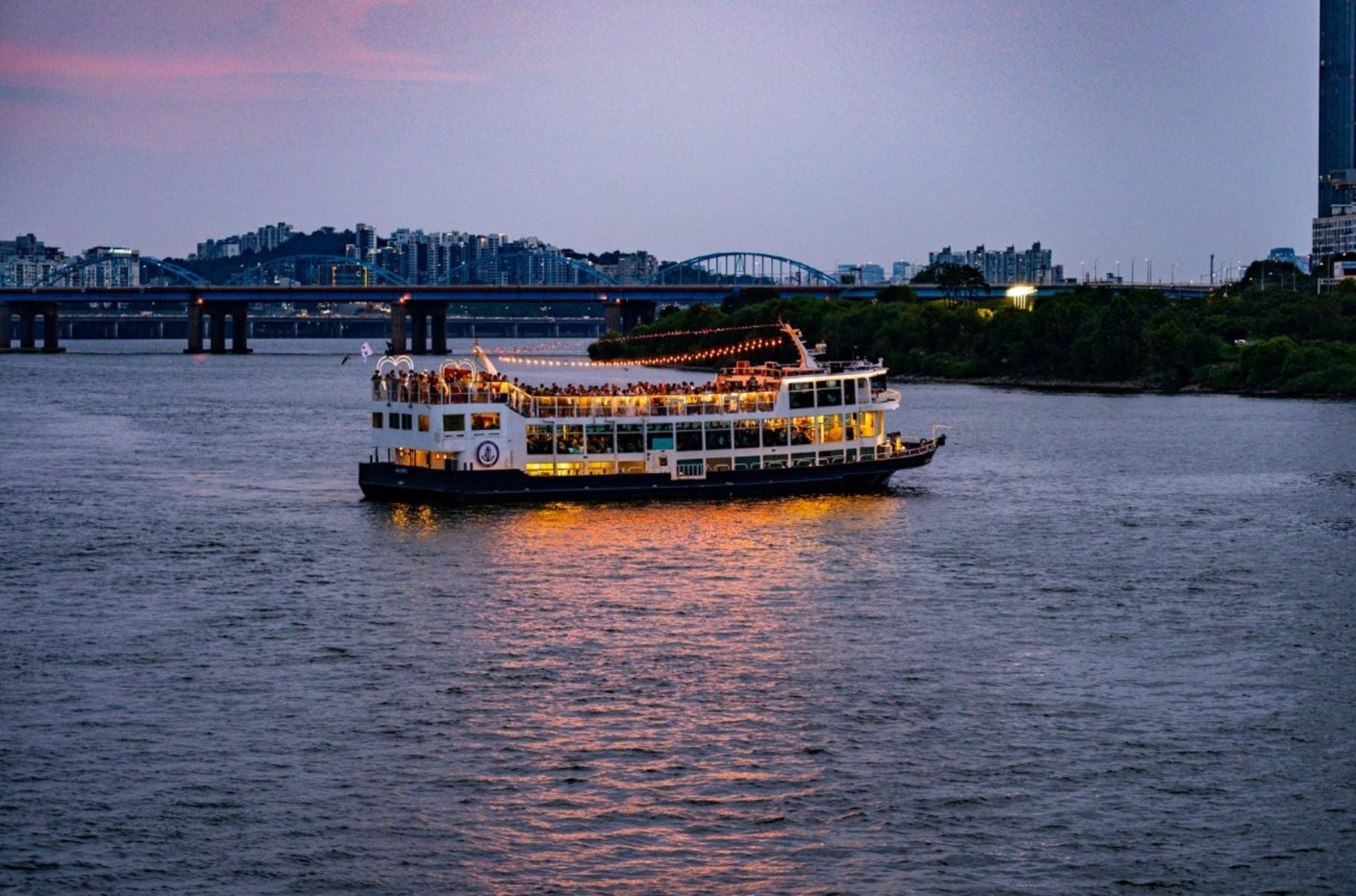Seoul Yeouido Eland Hangang River Cruise - Thumbnail 5