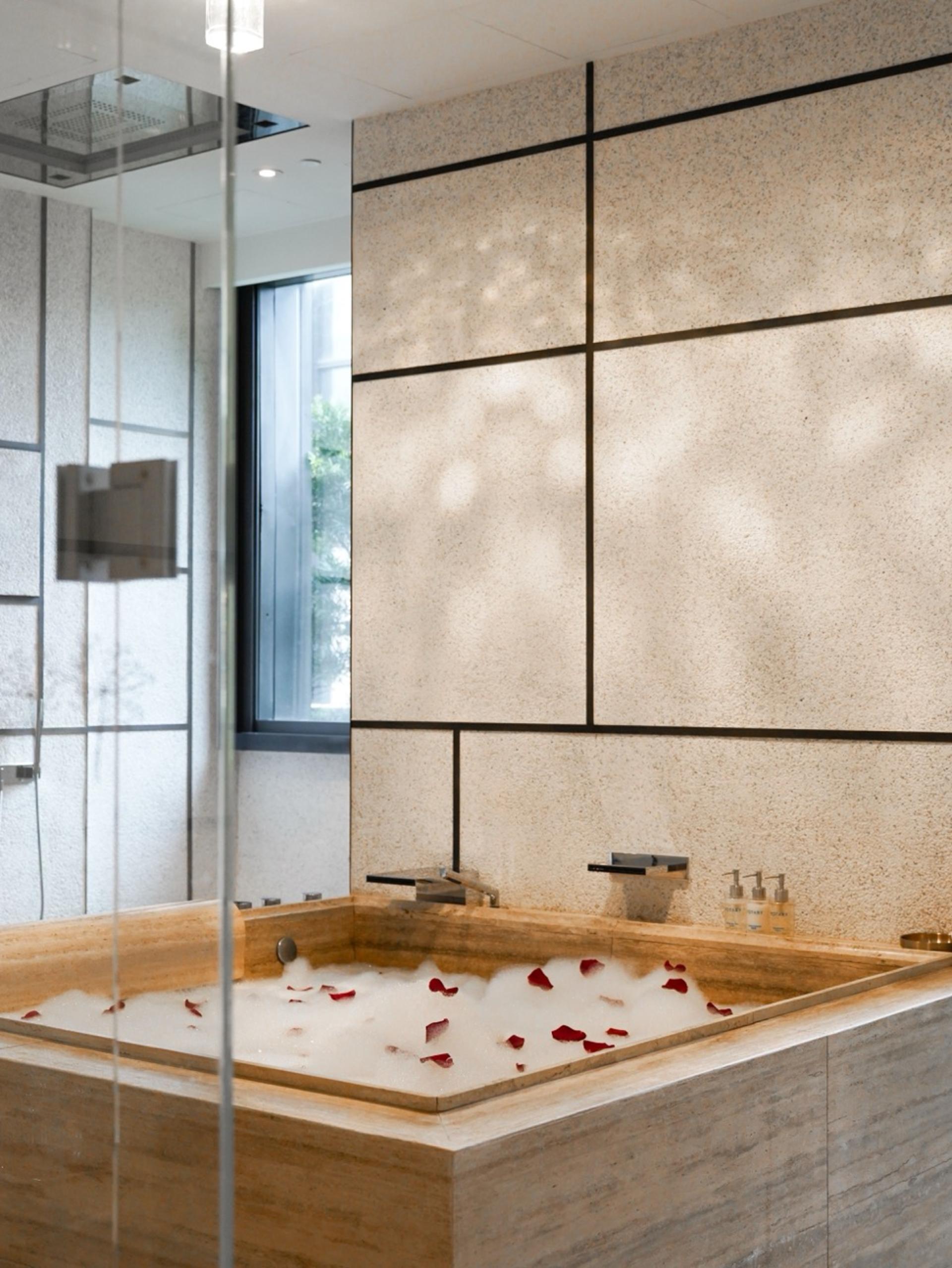 Rosewood Hong Kong Asaya - Pool Day Pass | SPA & Wellness | Tsim Sha Tsui - Thumbnail 12