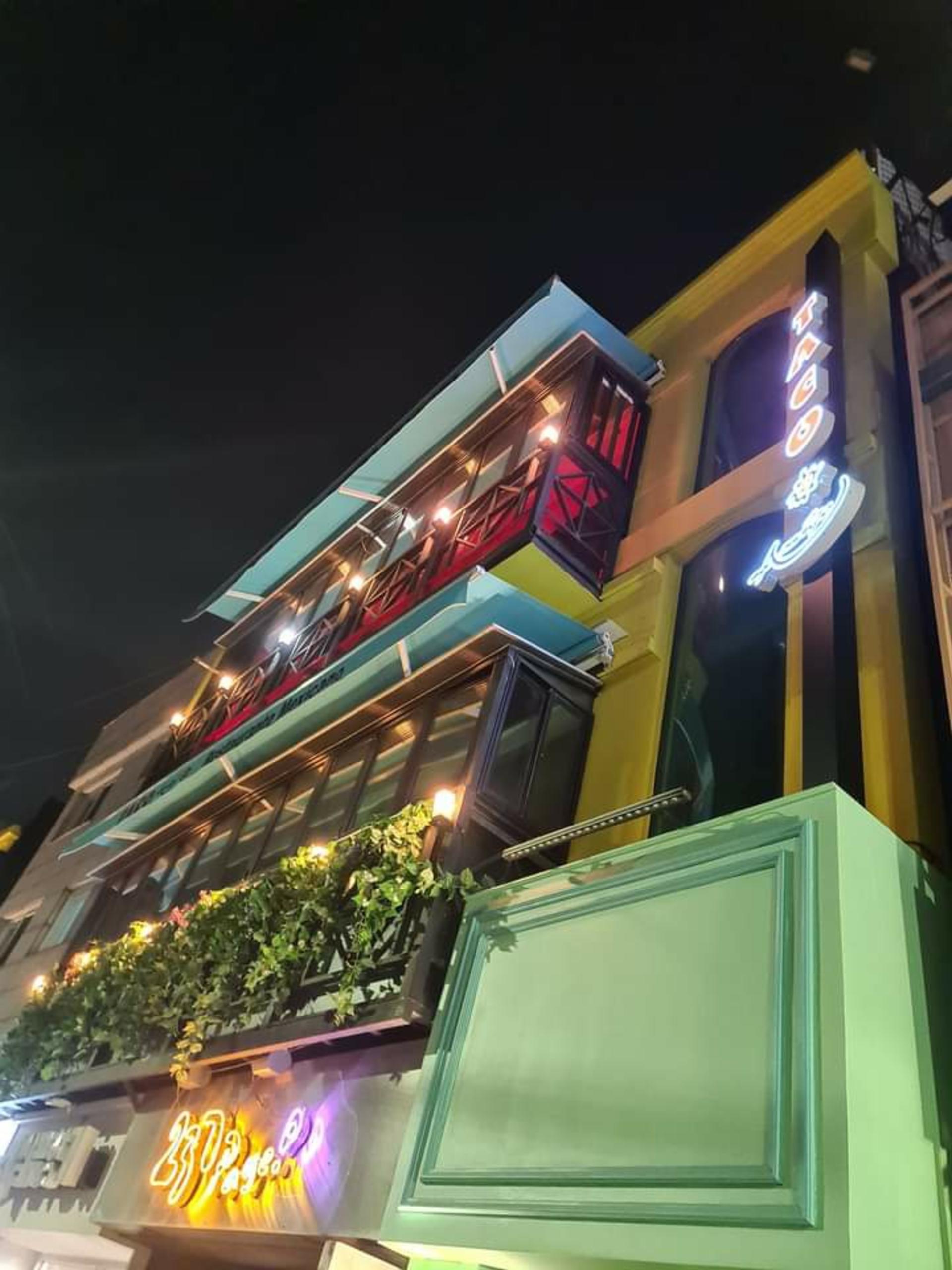 Seoul: Itaewon Trivia and Drag Night with Drinks & Prizes - Thumbnail 6