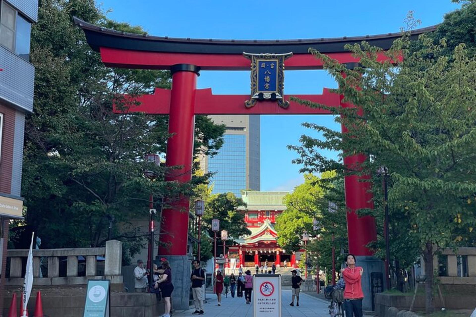 Enjoy Cultural Downtown and Traditional Cuisine from Tokyo - Thumbnail 2