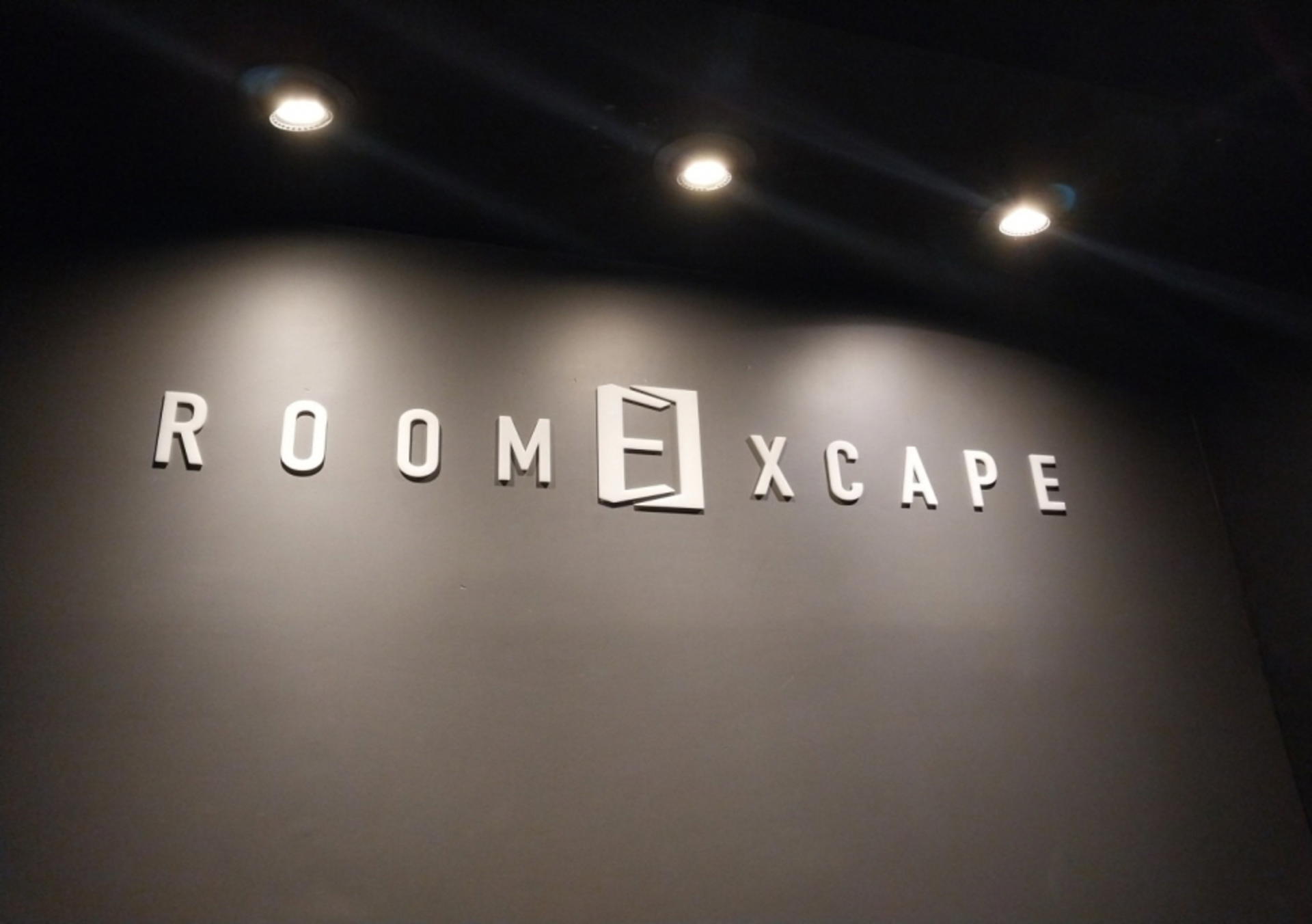 Seoul Sincheon ROOM EXCAPE BLACK - Escape Room Cafe - Image 1