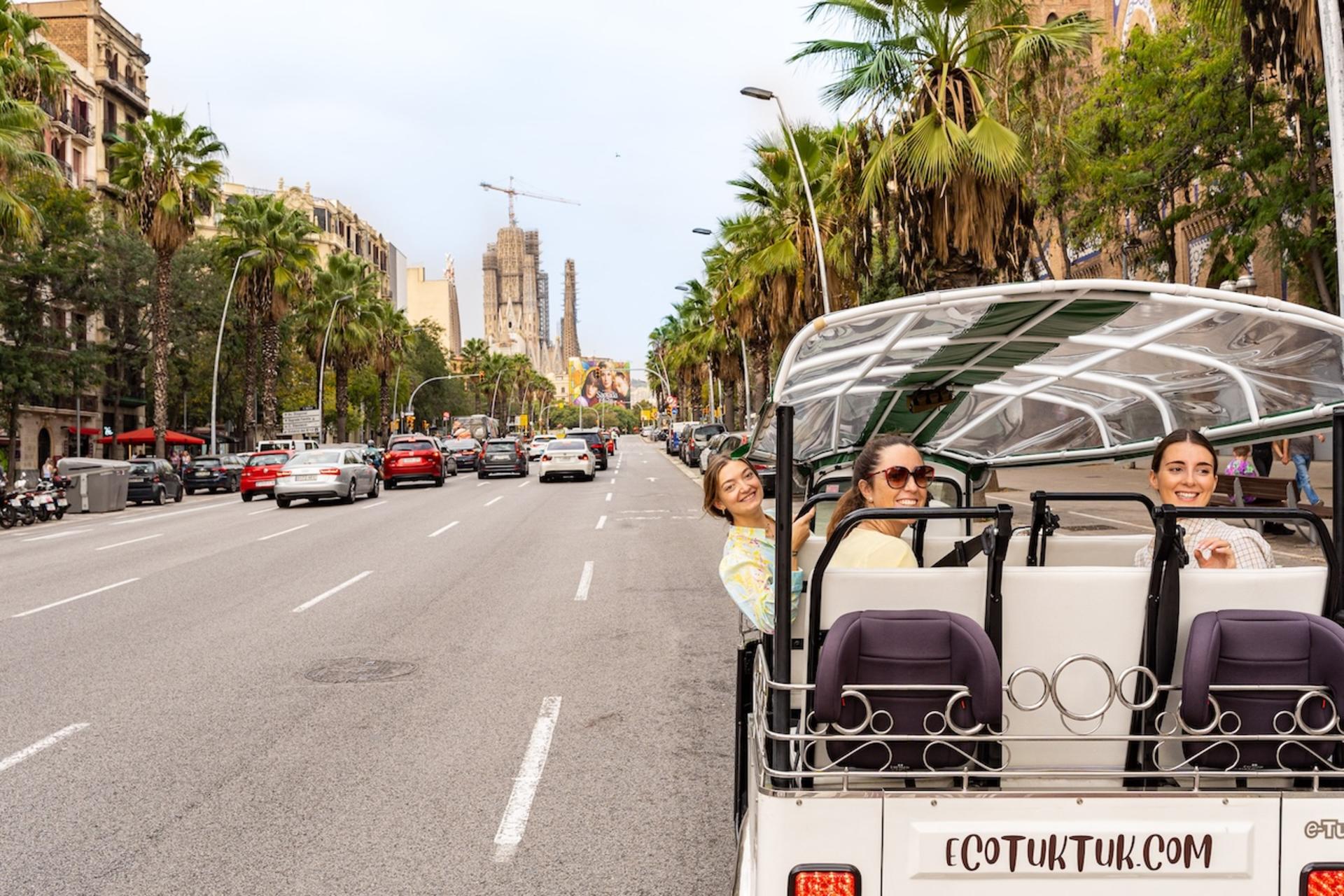 Tuk Tuk Tour in Barcelona - Thumbnail 5