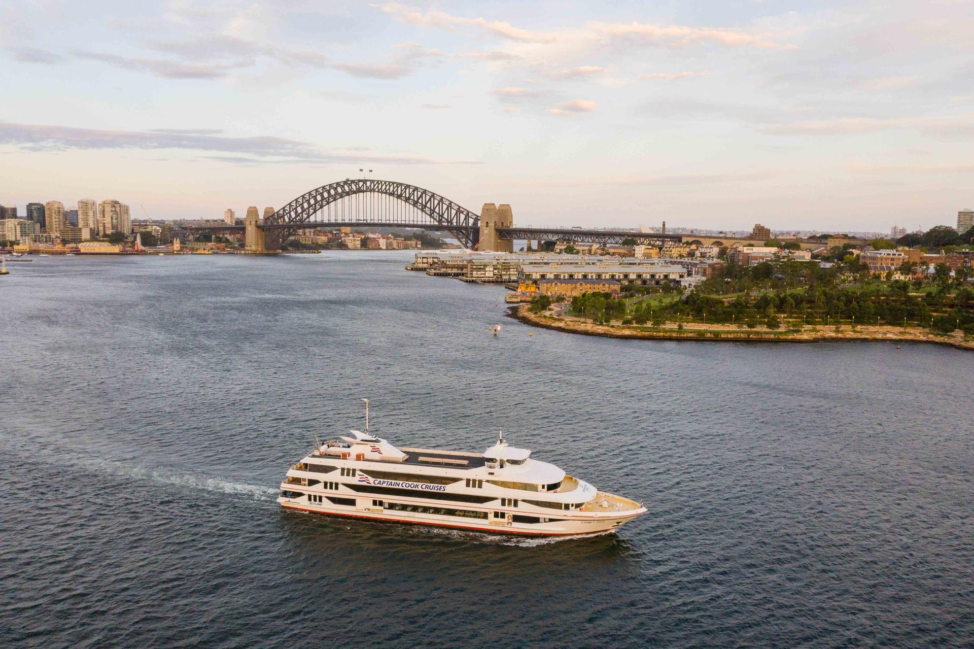 Premium Harbour Sightseeing Tour - Thumbnail 3