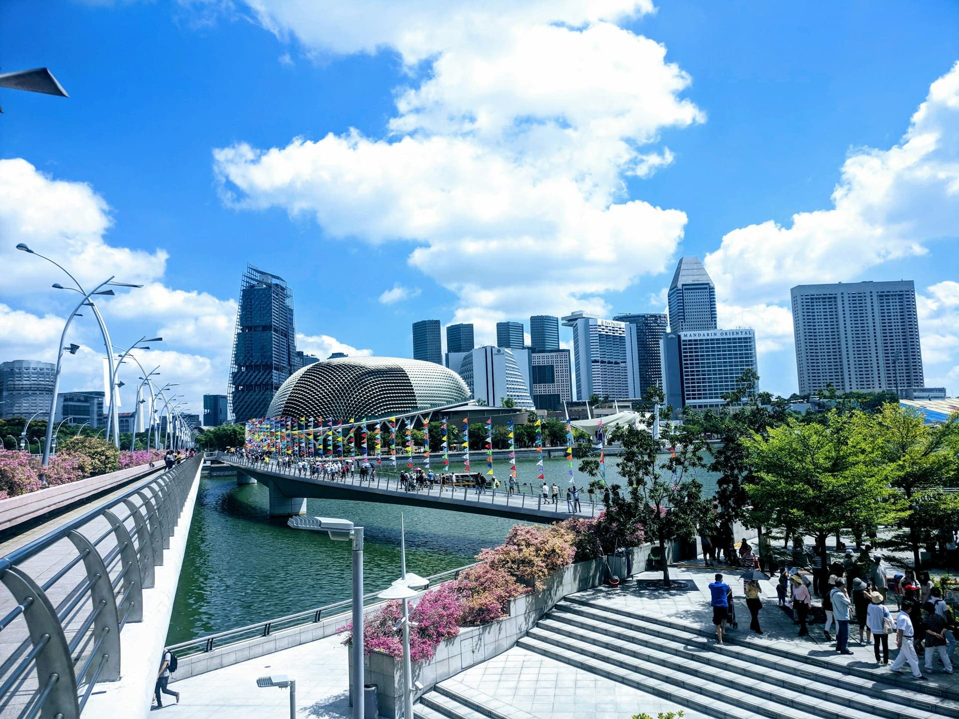 Singapore: Icons of the Lion City with Gardens by the Bay - Thumbnail 4