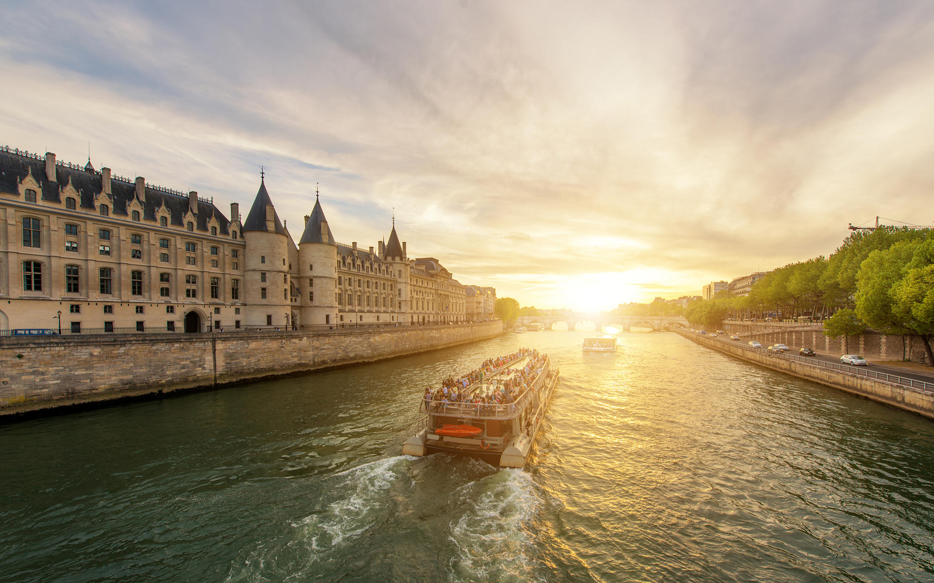 Eiffel Tower Reserved Access with Seine River Sightseeing Cruise  - Thumbnail 7