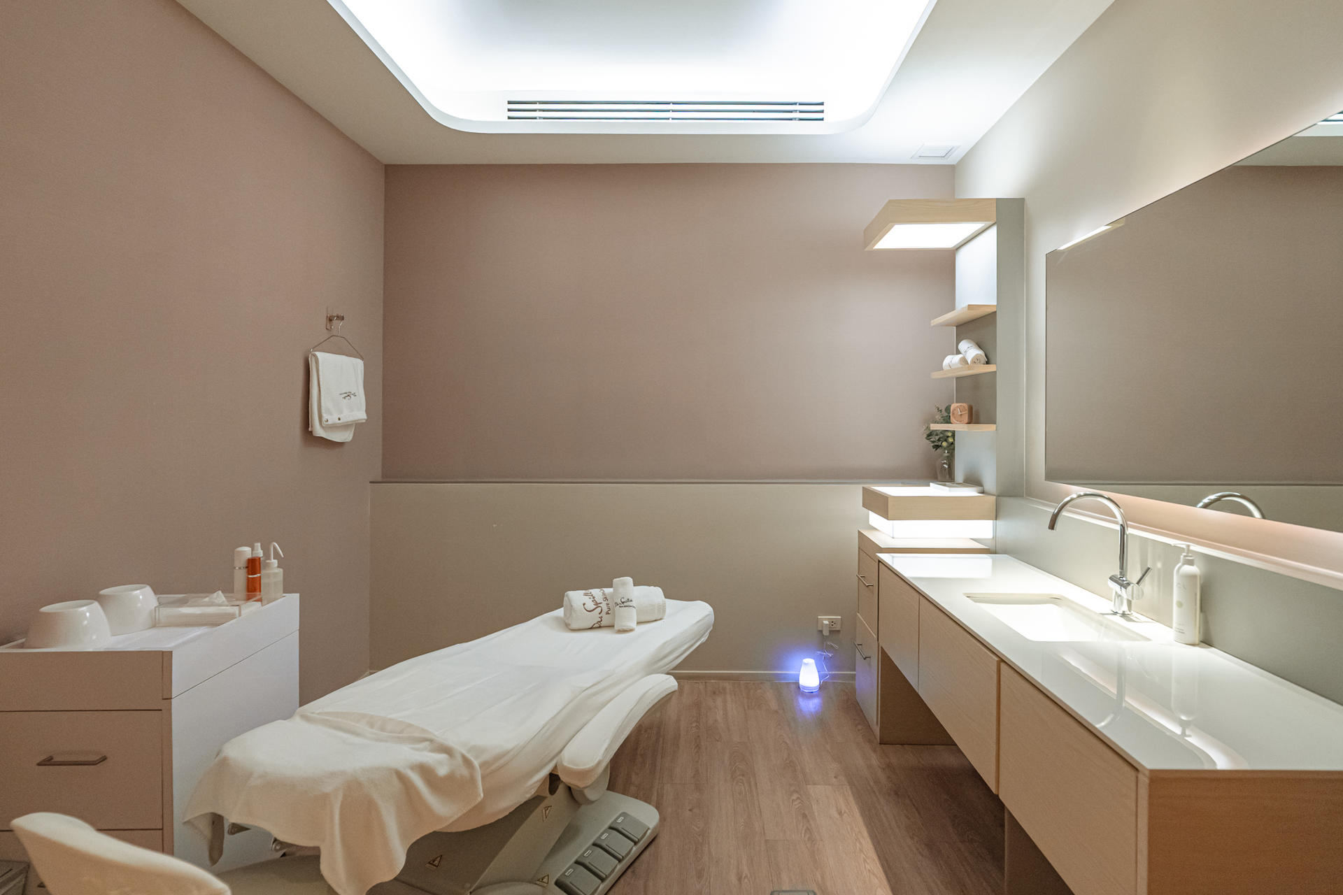 Dr. Spiller Pure Skin Care Solutions at Central World in Bangkok - Thumbnail 5