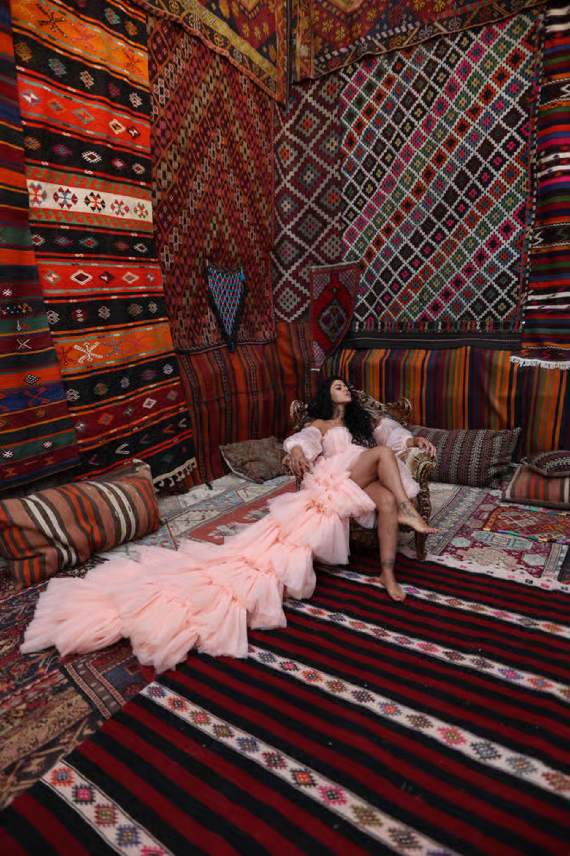 Flying Dress Photo Shoot at Carpet House in Cappadocia - Thumbnail 4