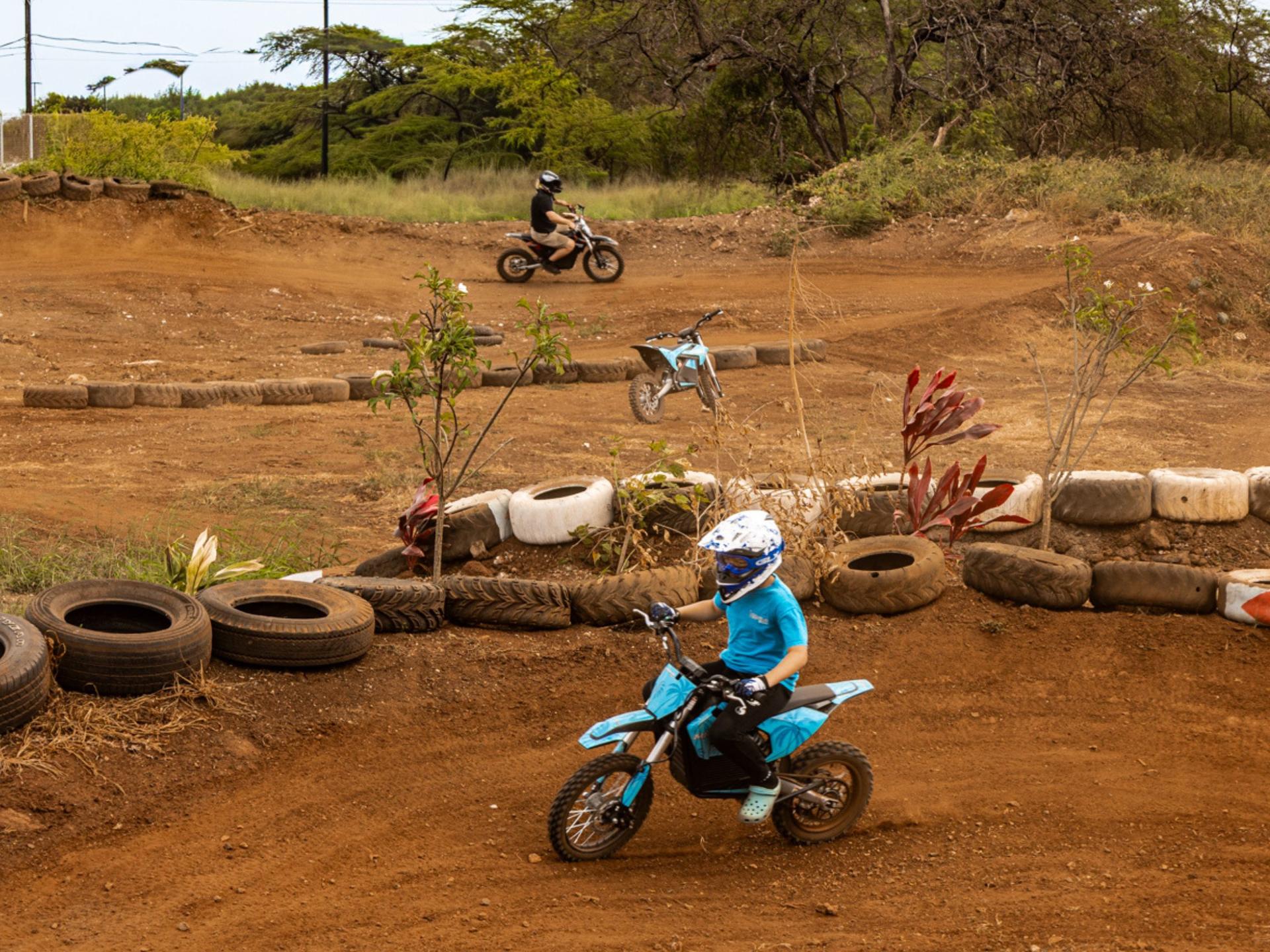 Dirt Bike Experience in Oahu - Thumbnail 19