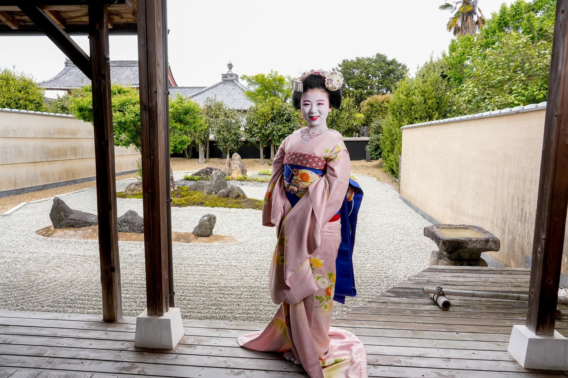 Kyoto Exclusive Temple Maiko Dance Zen Garden and Tea Experience - Thumbnail 10