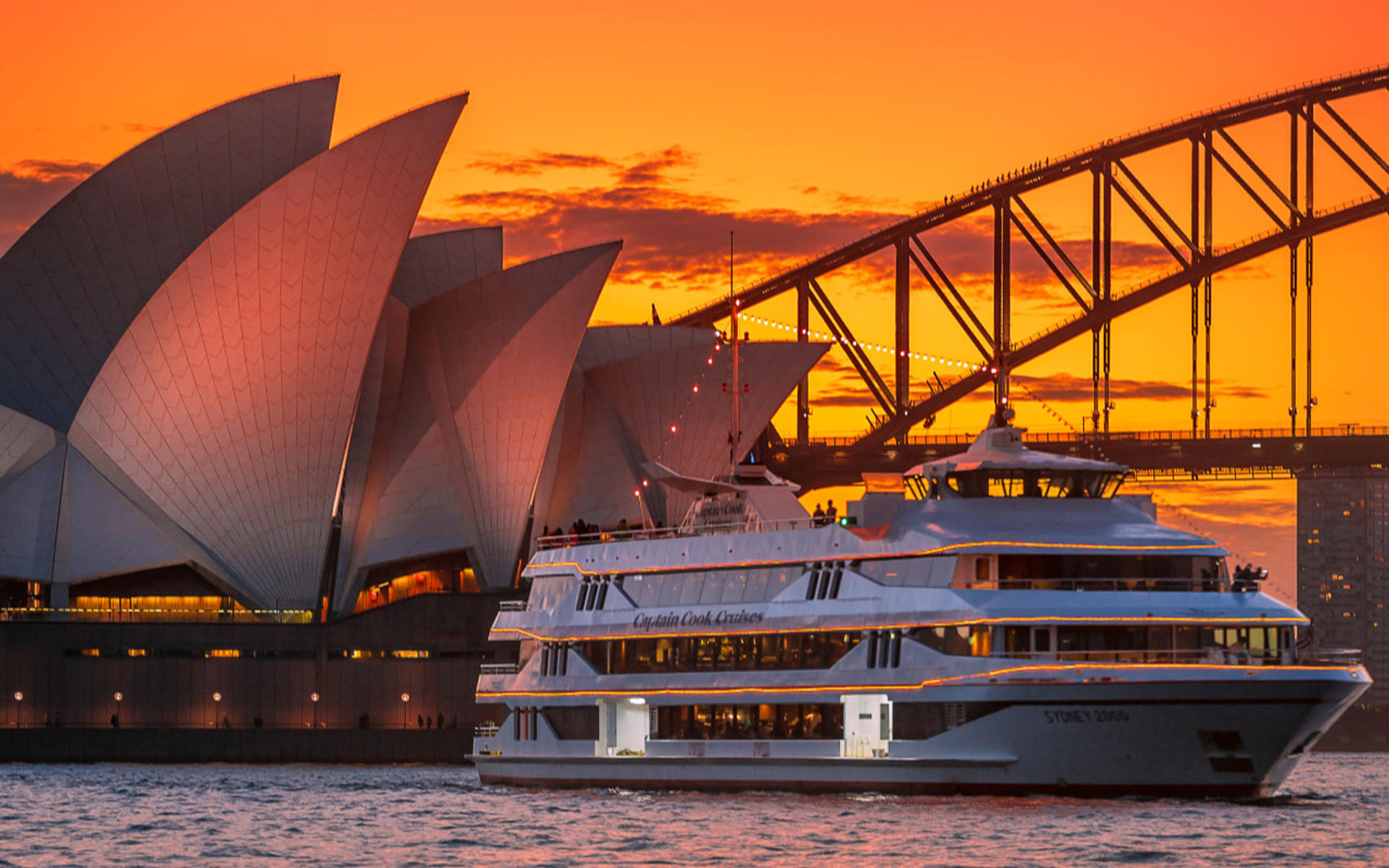 Harbour starlight 4 course dinner cruise in Sydney - Image 1