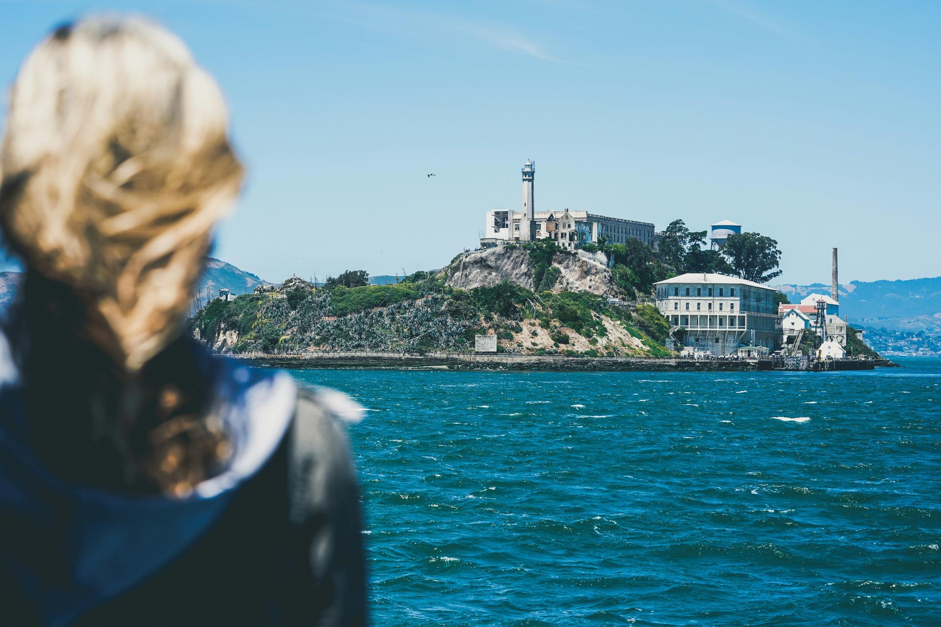 Alcatraz Day Tour and Aquarium + Muir Woods & Sausalito - Image 1
