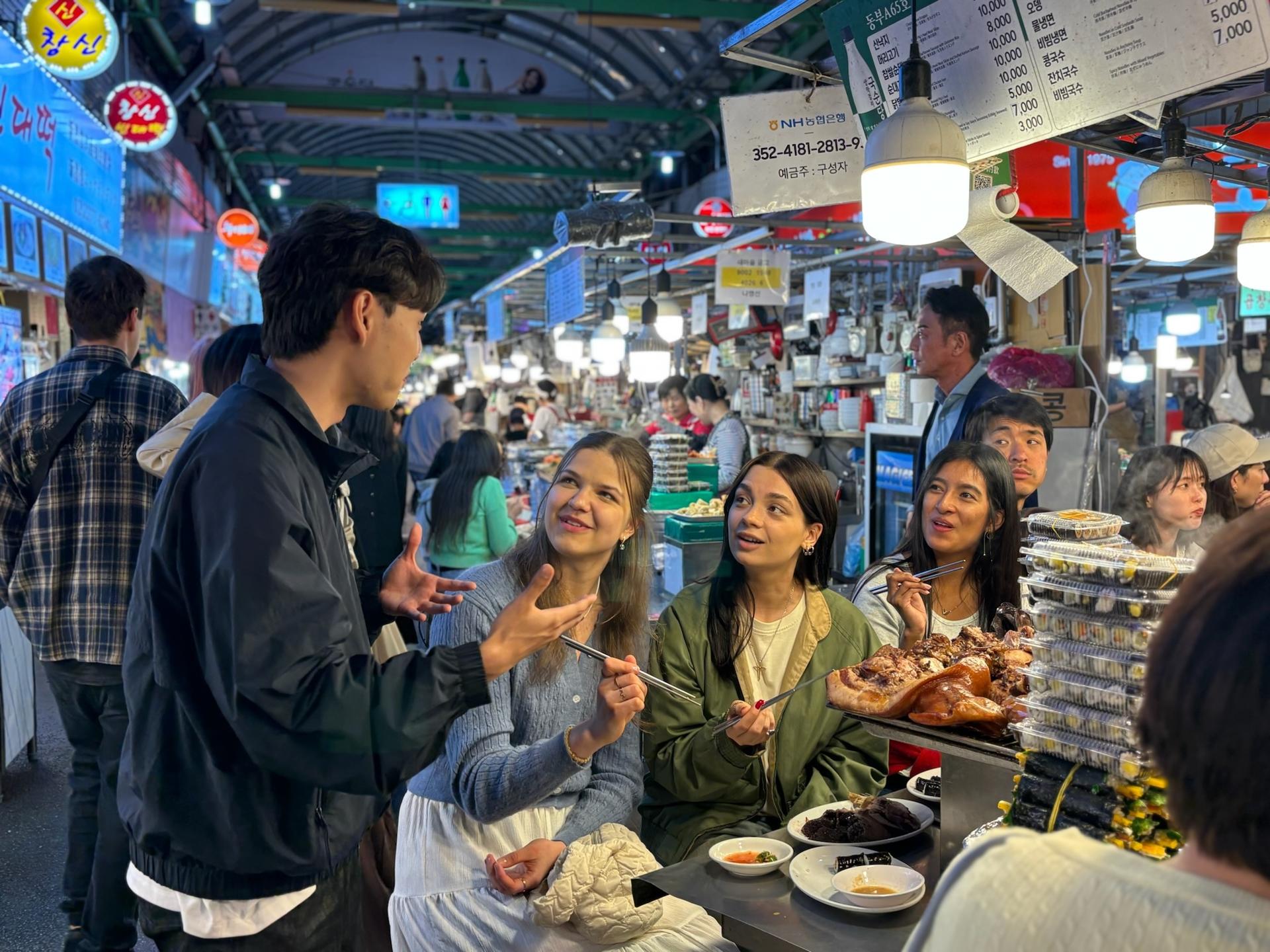 Seoul Changgyeong Palace Night Half-Day Small Group Tour - Thumbnail 15