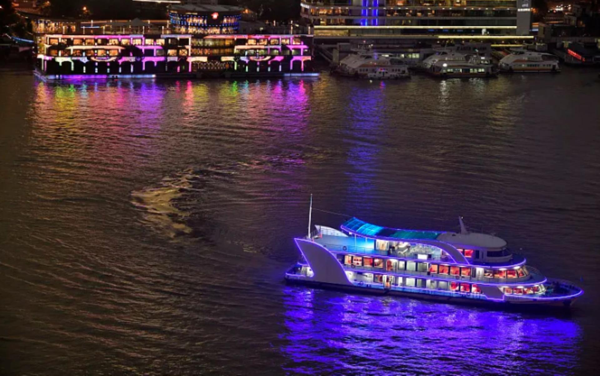 Shanghai Oriental Pearl + Ocean Aquarium + Huangpu River Night Cruise Day Tour - Thumbnail 13