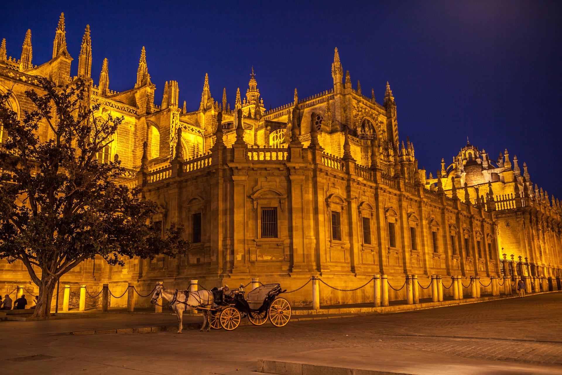 Cathedral and the Giralda Tour in Seville - Thumbnail 6