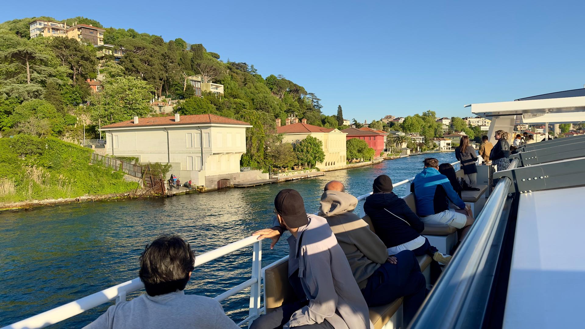 Mega Lufer Sightseeing Cruise with Audio Guide in Istanbul - Thumbnail 5